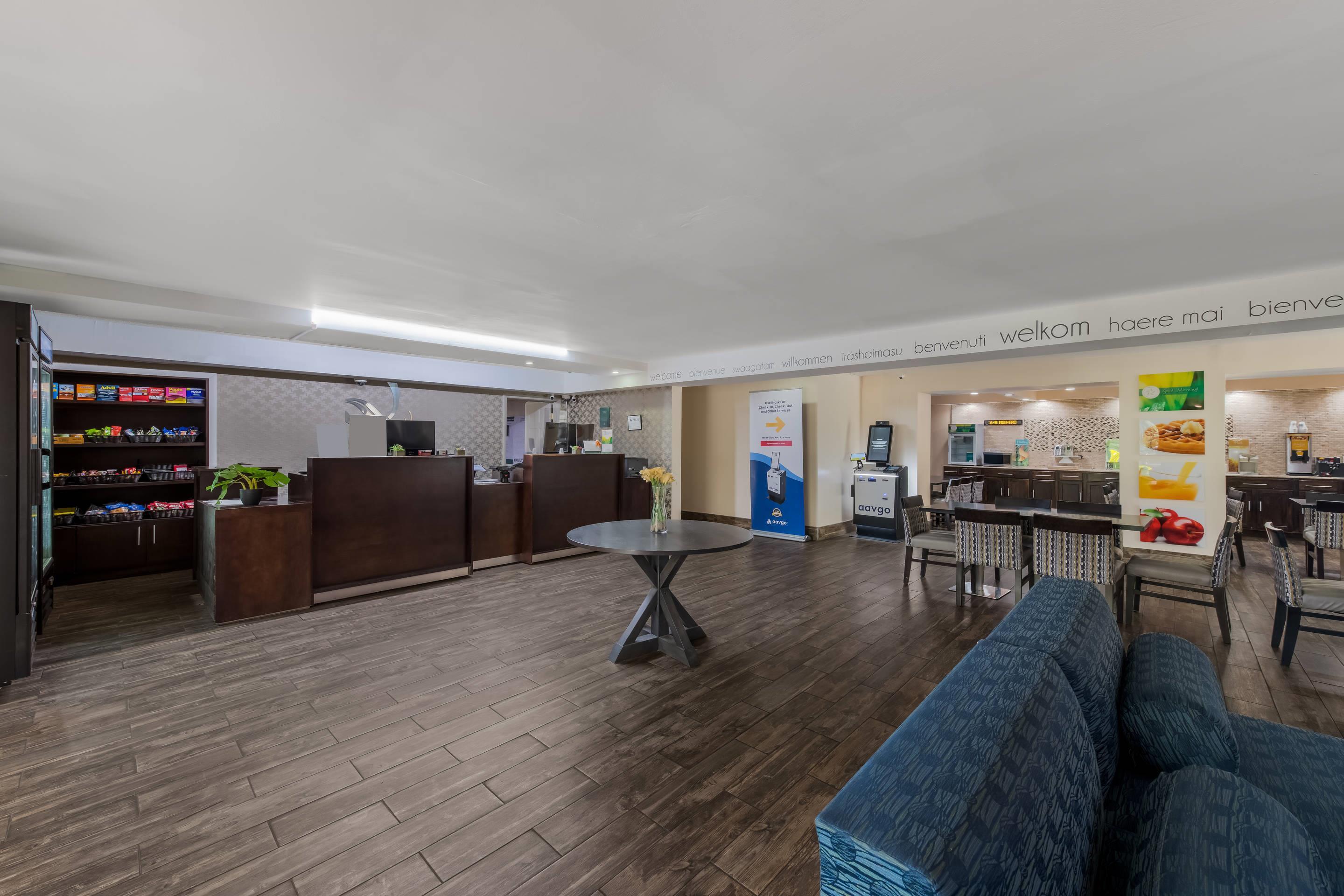 Front desk | Quality Inn & Suites Airport