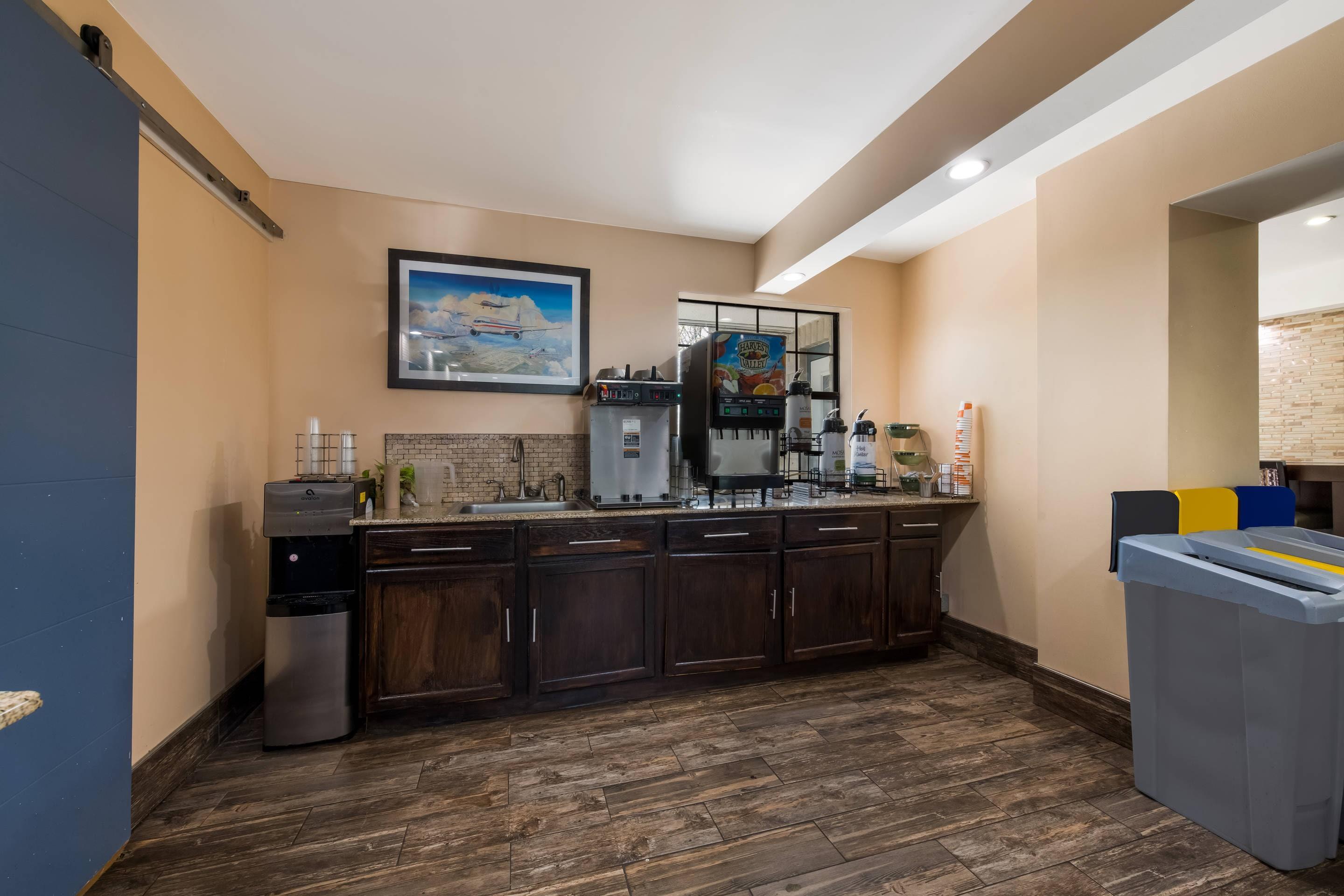 Breakfast counter | Quality Inn & Suites Airport