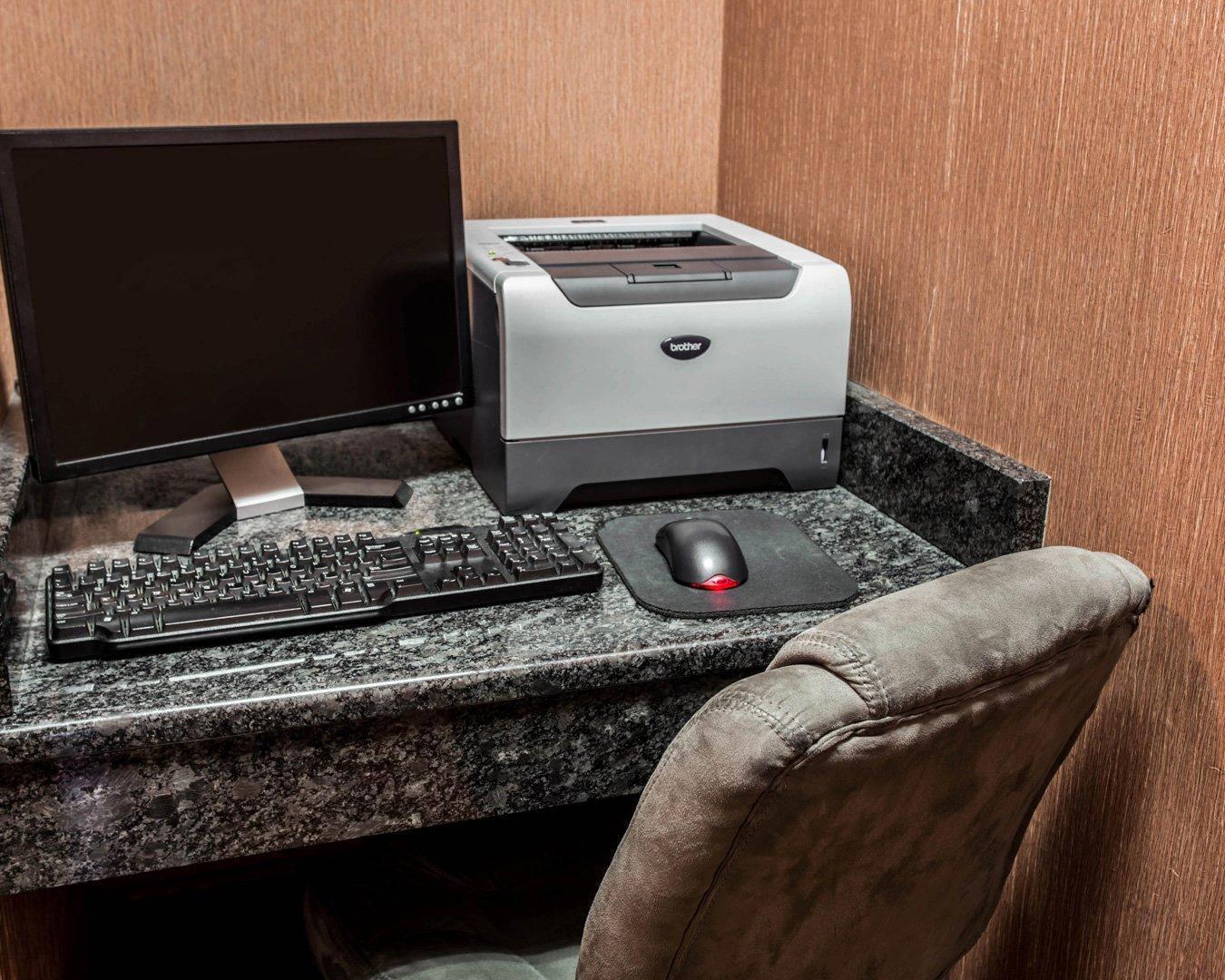 Business center | Comfort Inn & Suites
