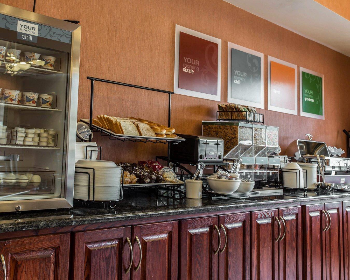 Disfrute de desayuno en esta área | Comfort Inn & Suites