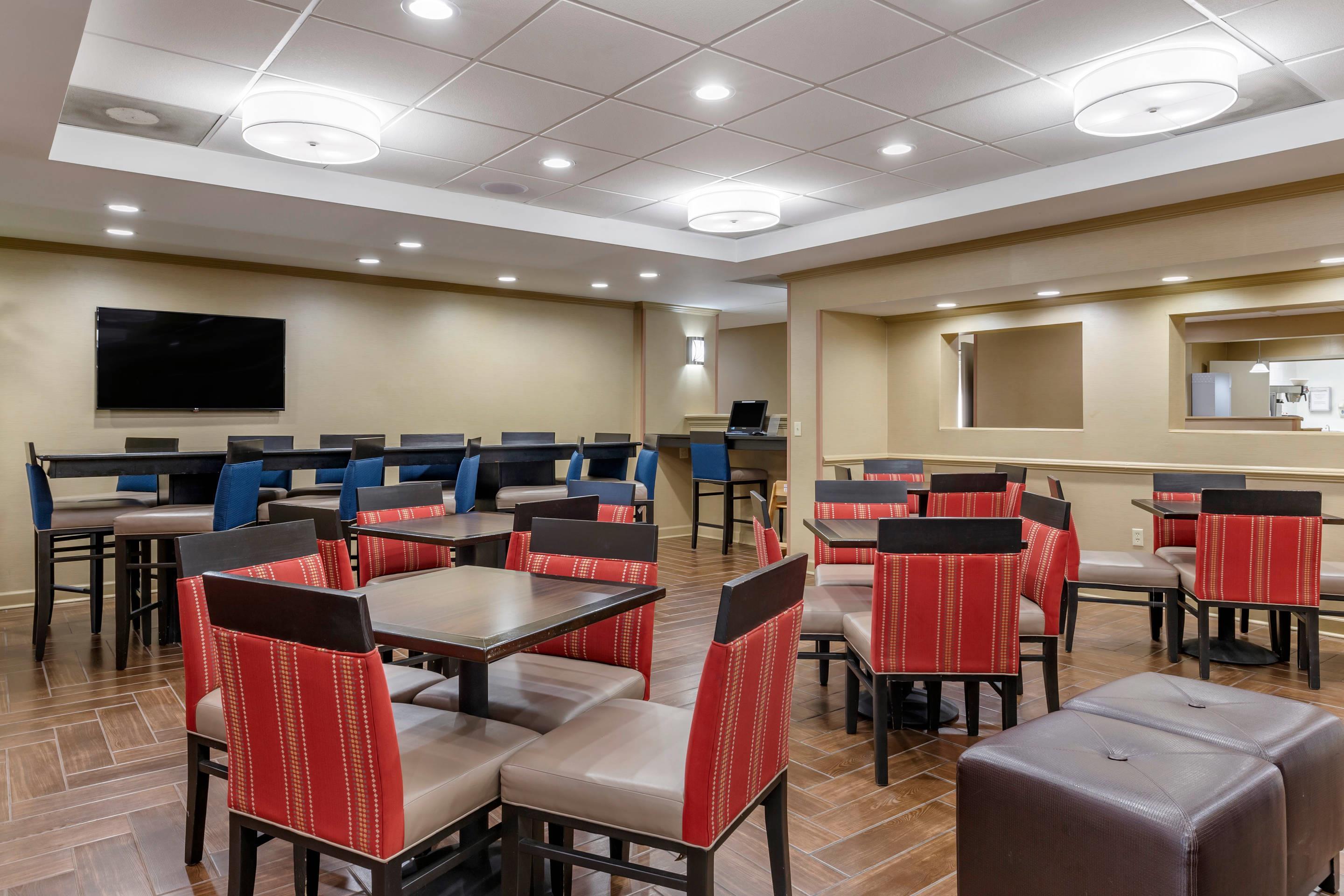 Breakfast area | Comfort Inn Greensboro - Kernersville