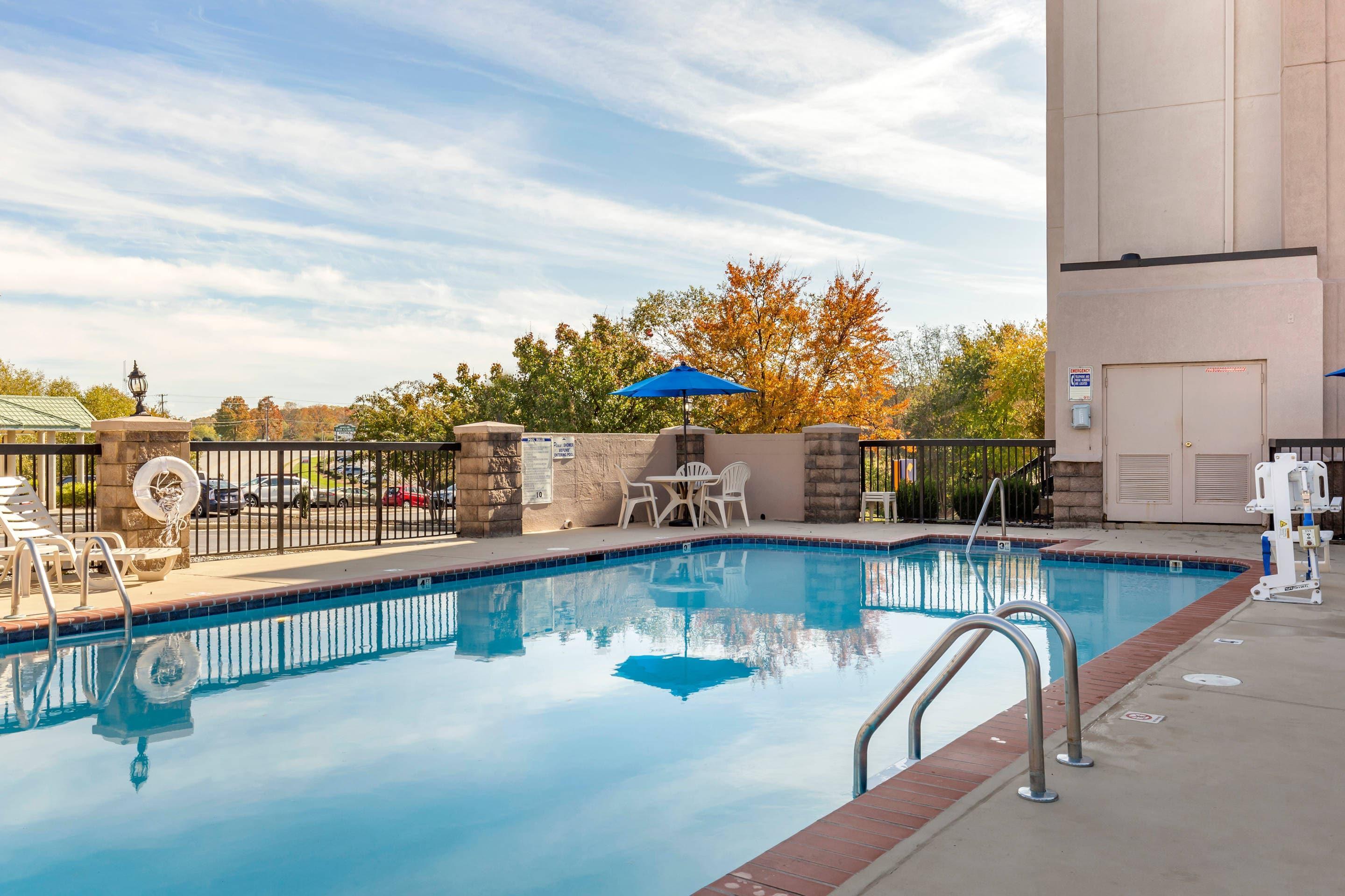 Outdoor pool | Comfort Inn Greensboro - Kernersville