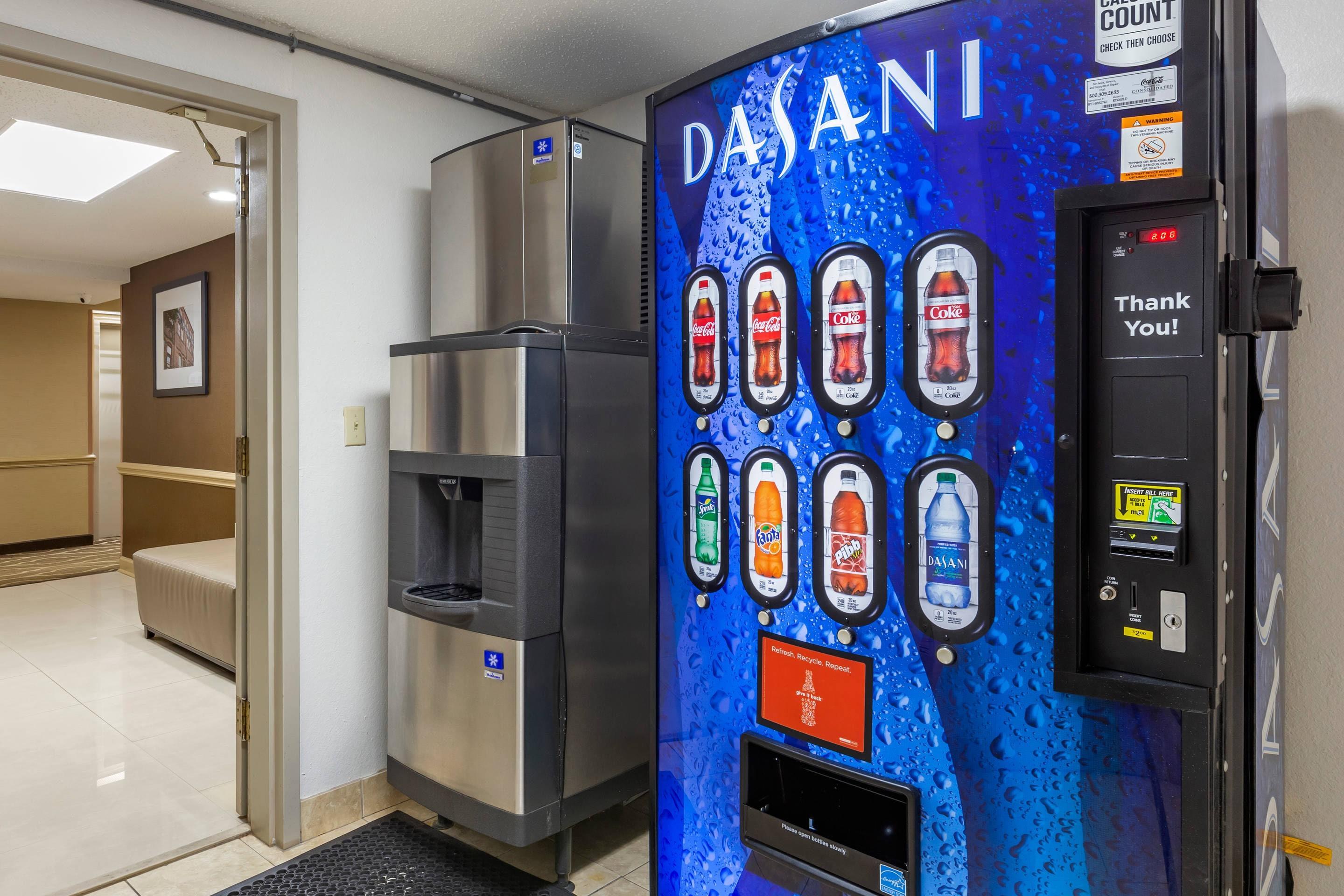 Hotel vending area | Comfort Inn Greensboro - Kernersville