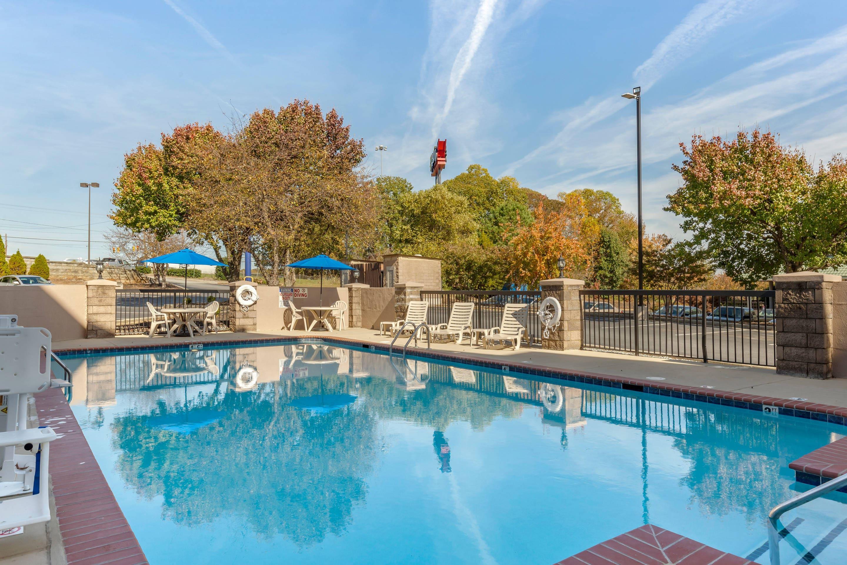 Outdoor pool | Comfort Inn Greensboro - Kernersville