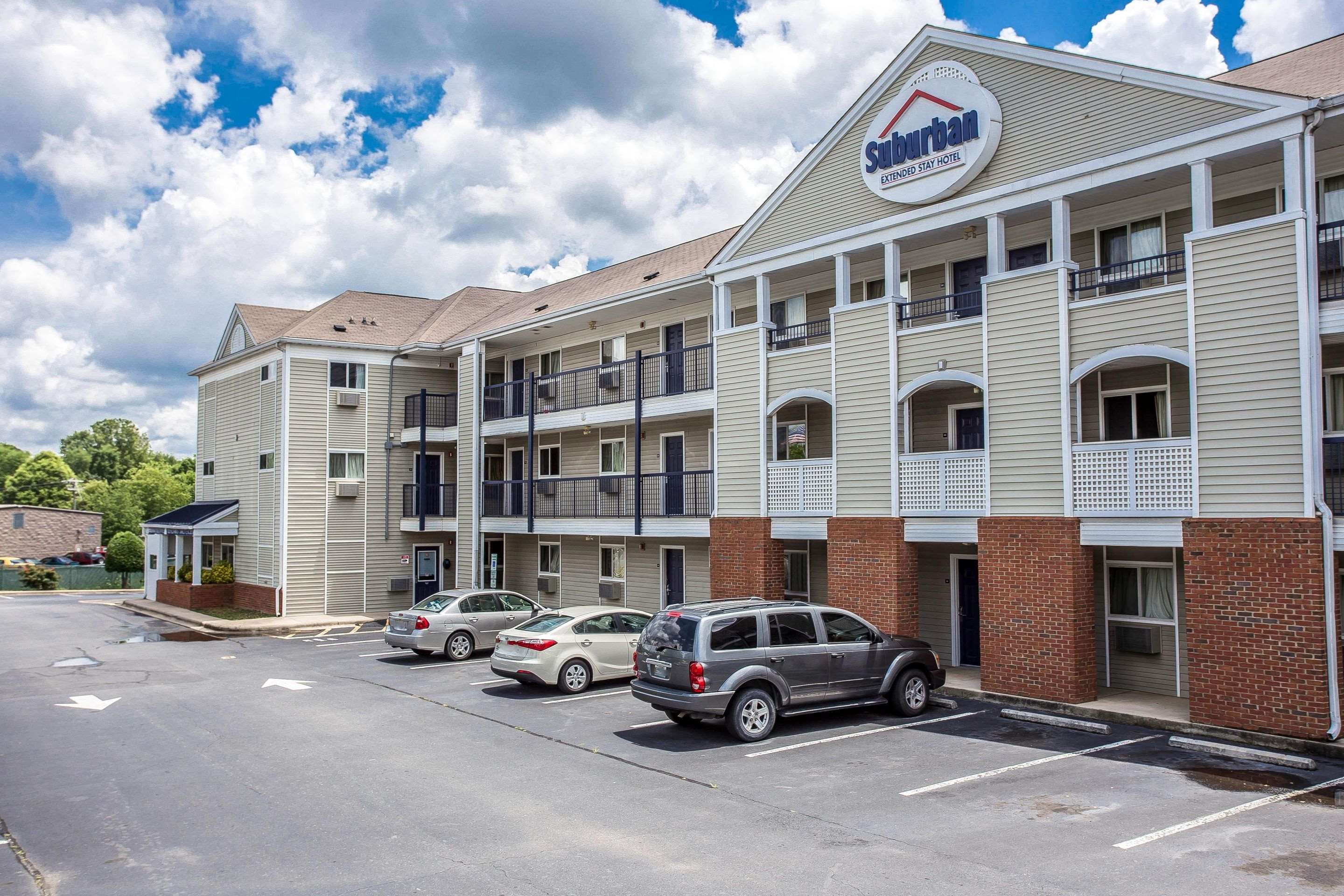 Hotel exterior | Suburban Studios Charlotte-Ballantyne