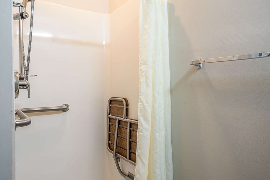 SUBURBAN STUDIOS OF WILMINGTON-guestroom-Guest Room,Bathroom,On-Site.jpg