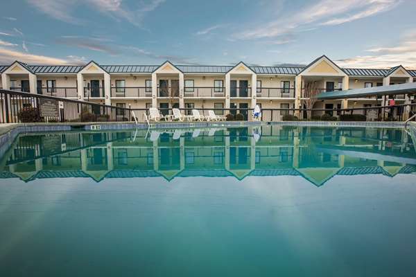 Pool,On-Site,Property Amenity,Recreation