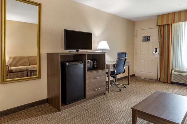 Suite - Quality Inn & Suites Winston-Salem - I-40, Exit 190