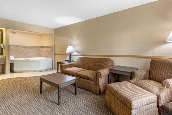 Suite - Quality Inn & Suites Winston-Salem - I-40, Exit 190