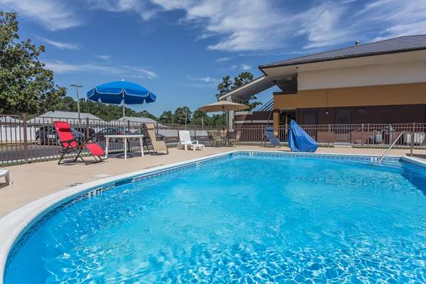 Pool - Quality Inn Aberdeen