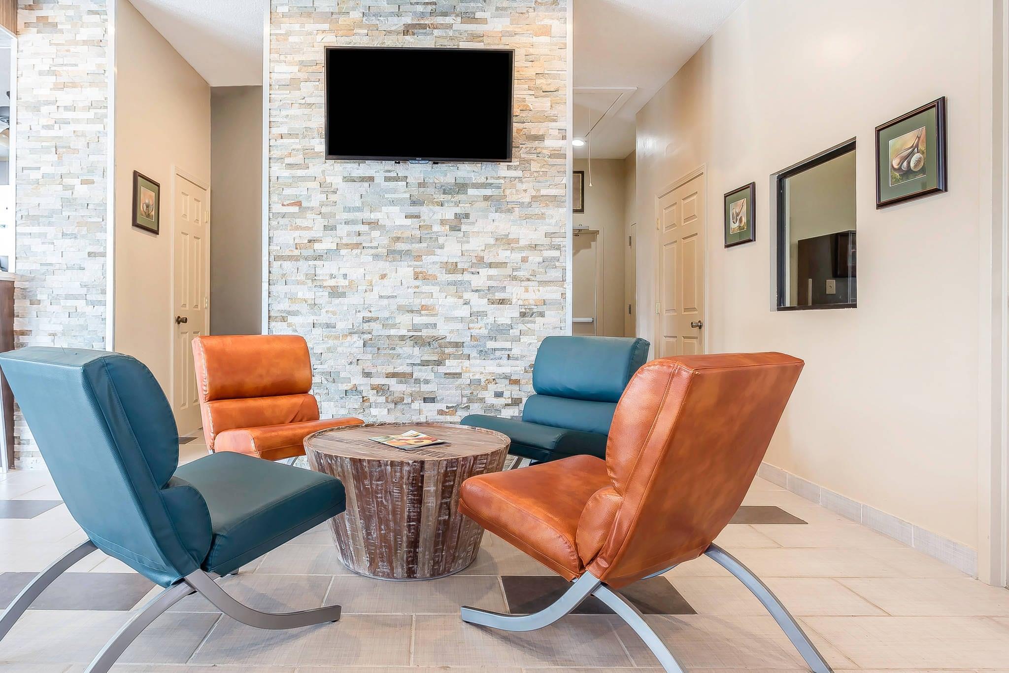 Hotel lobby | Quality Inn Pinehurst Area