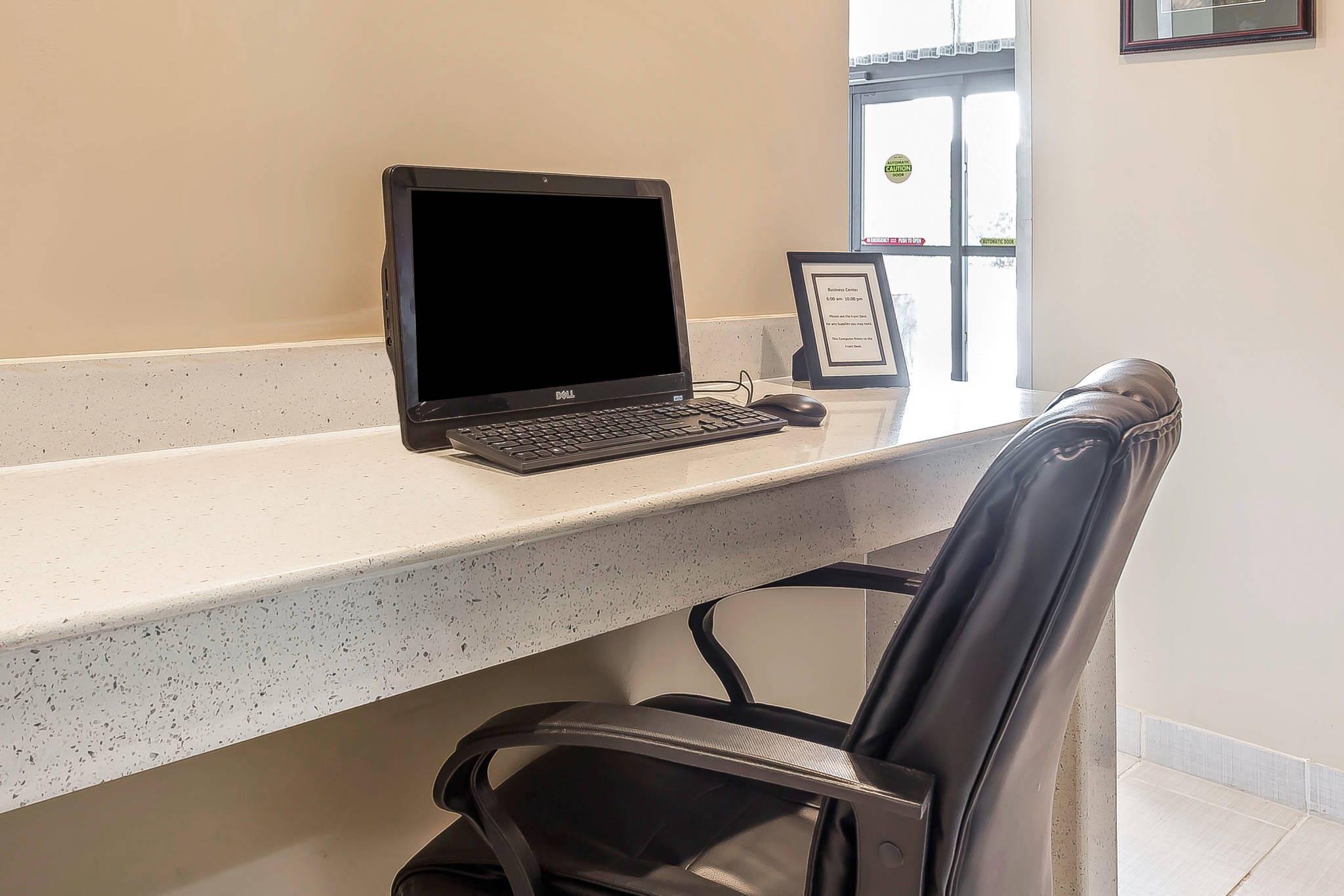 Computer in the lobby | Quality Inn Pinehurst Area