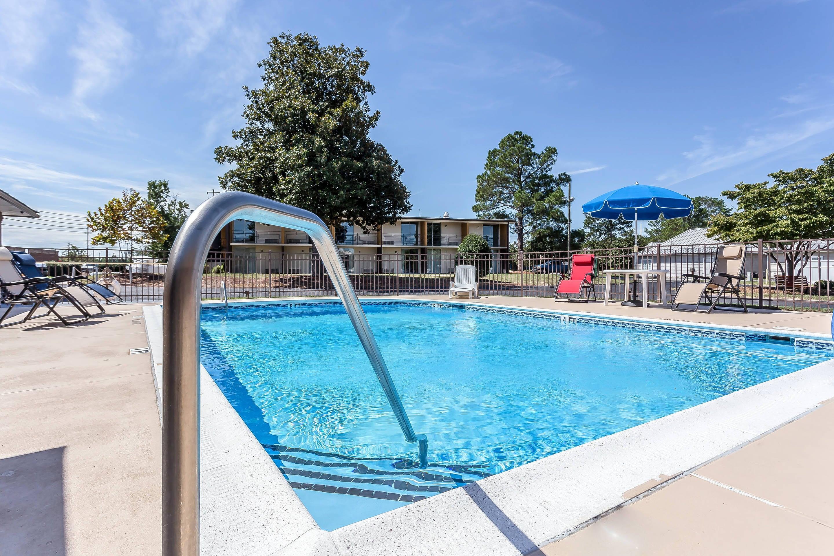 Outdoor pool | Quality Inn Pinehurst Area