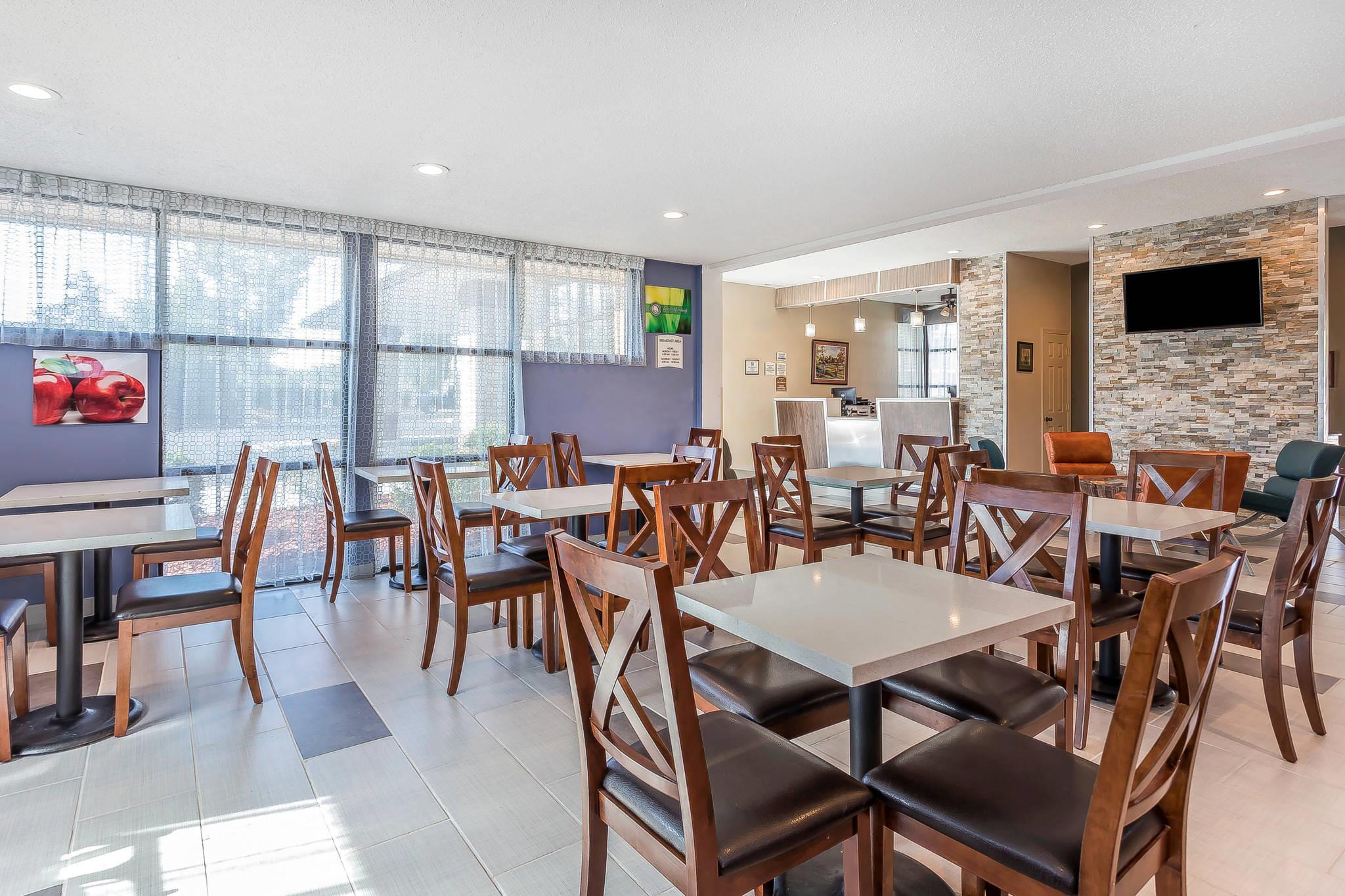 Spacious breakfast area | Quality Inn Pinehurst Area