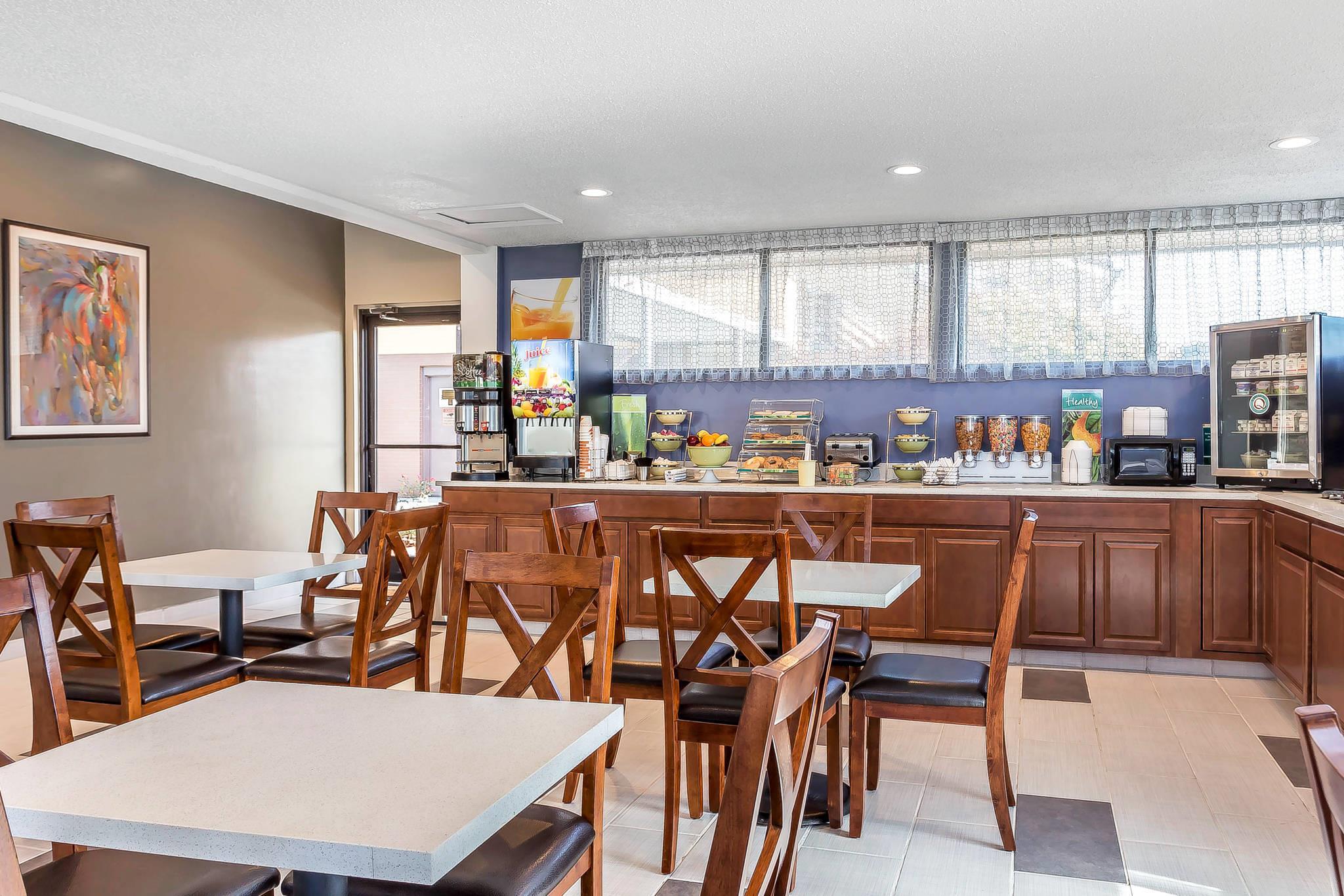 Spacious breakfast area | Quality Inn Pinehurst Area