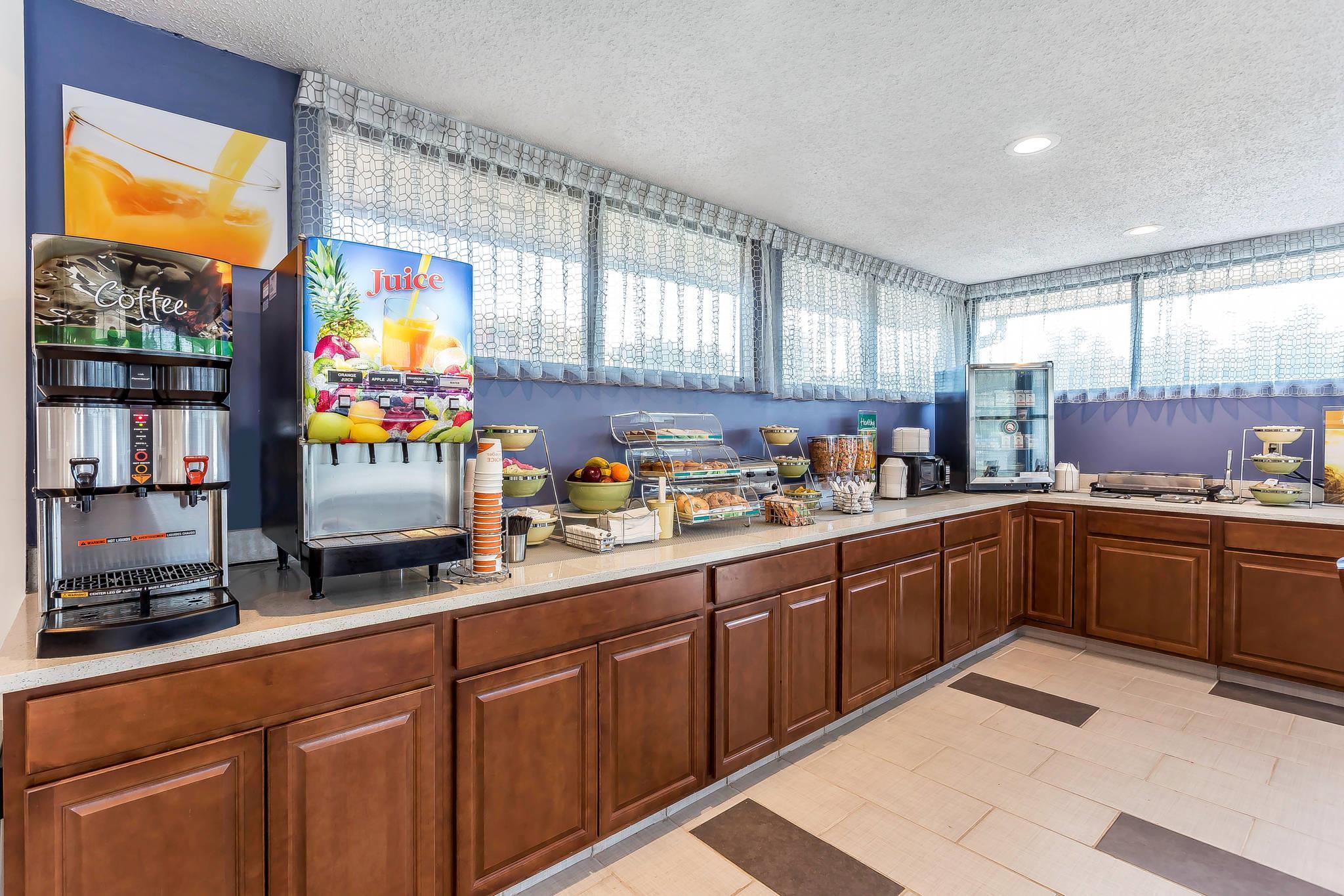 Spacious breakfast area | Quality Inn Pinehurst Area