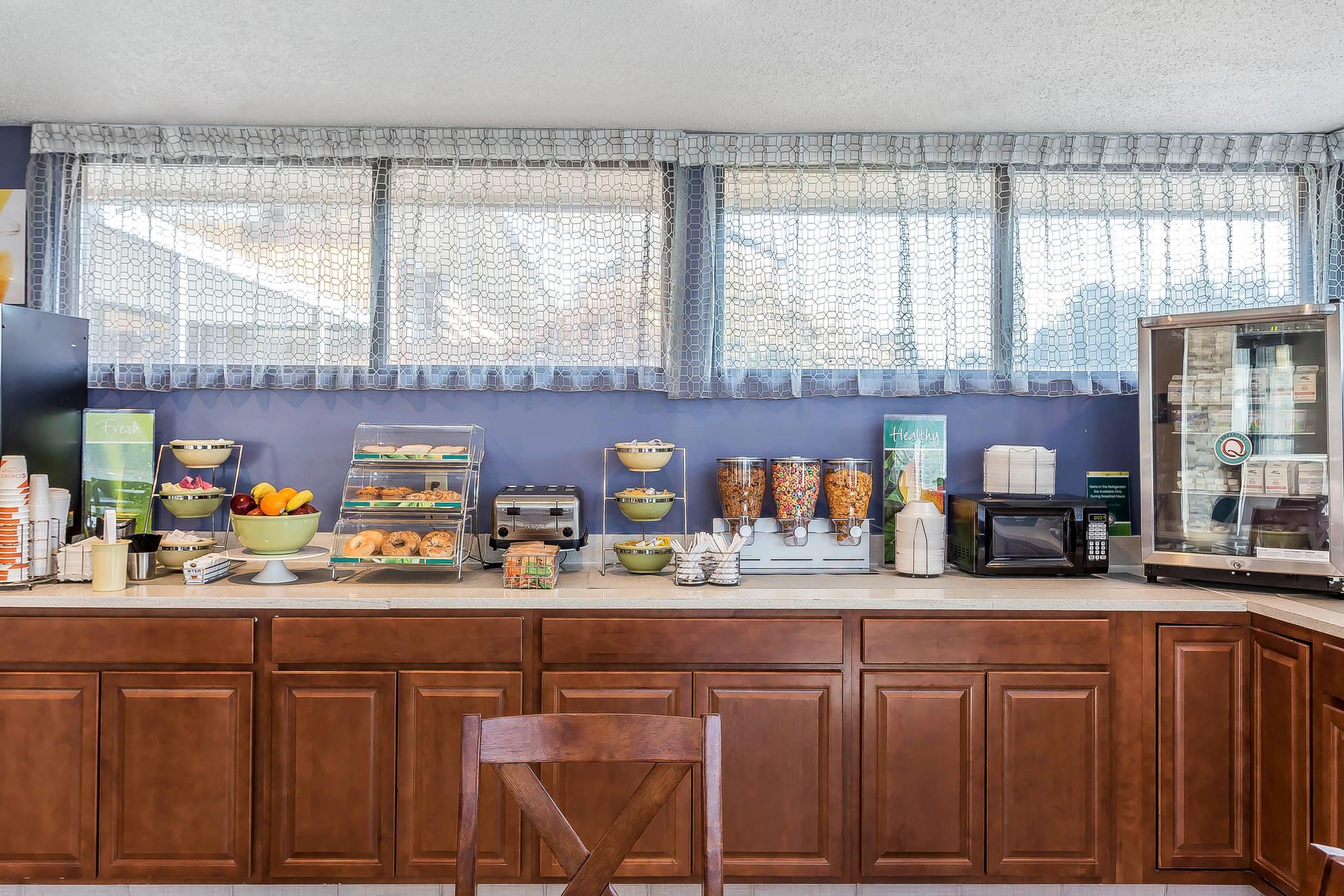 Breakfast area | Quality Inn Pinehurst Area