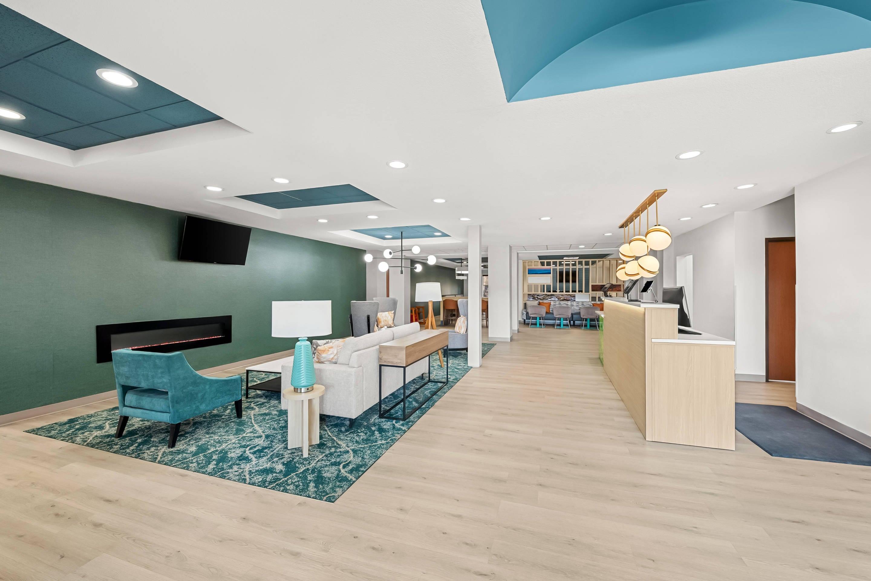 Hotel lobby | Comfort Suites Sanford