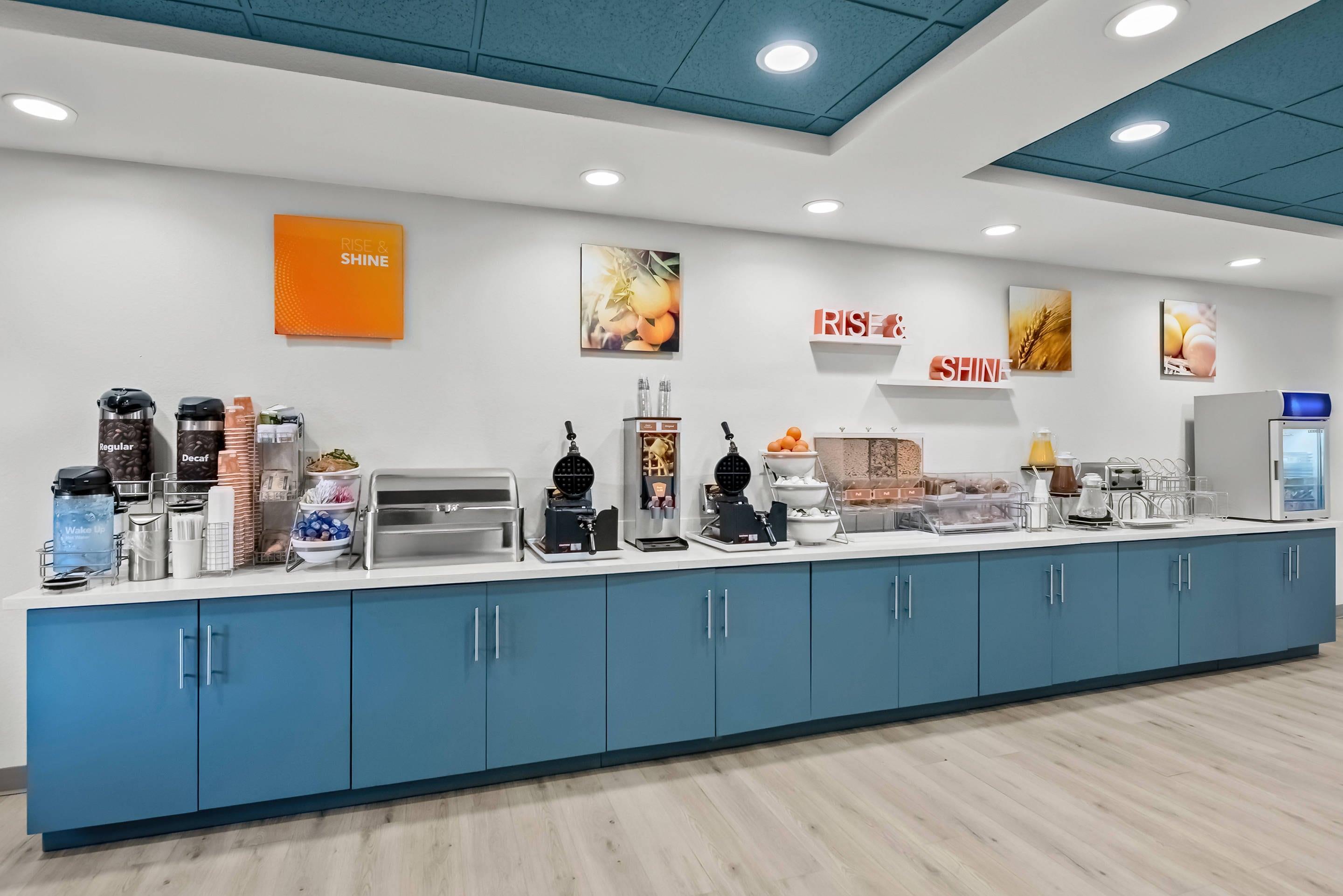 Breakfast counter | Comfort Suites Sanford