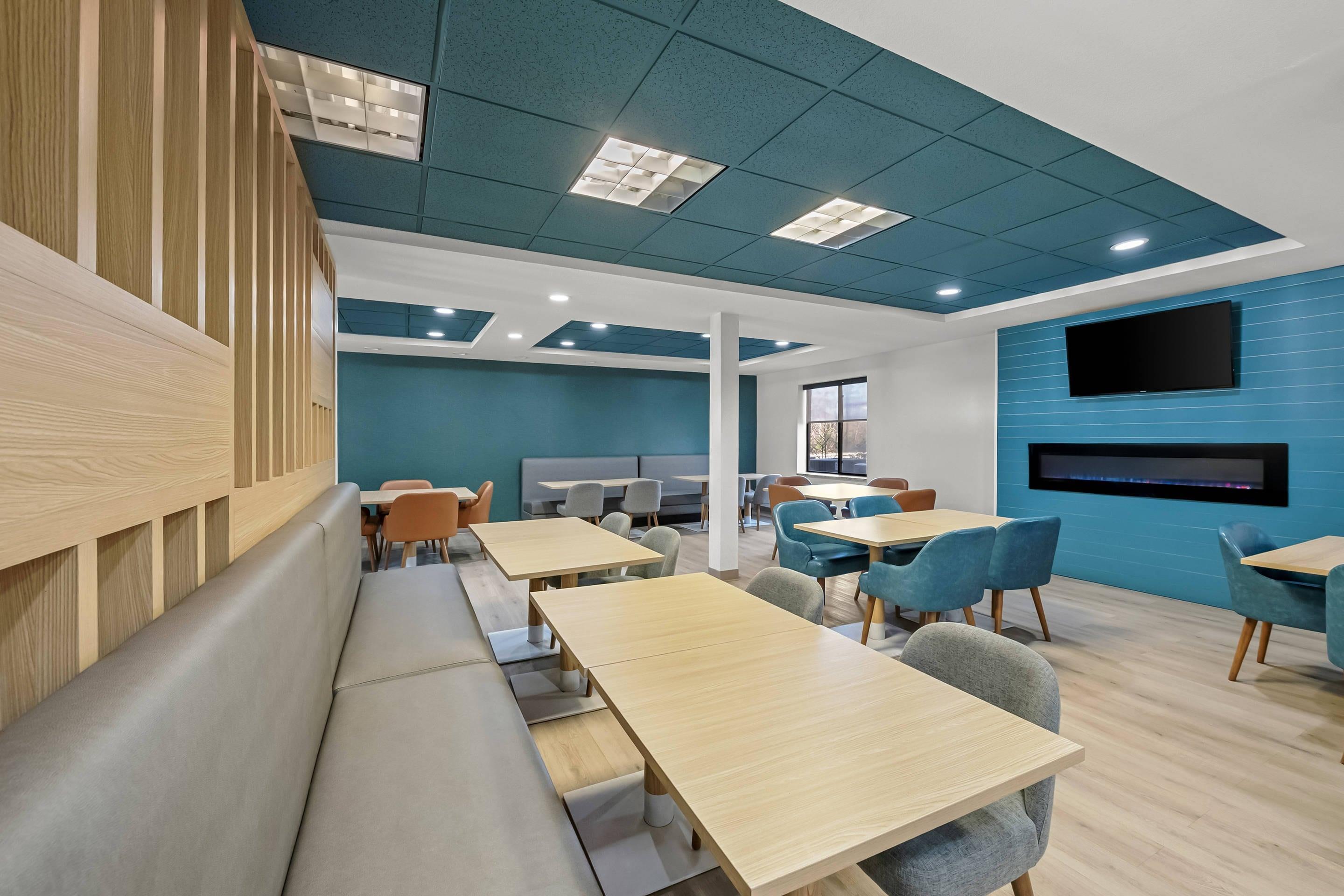 Enjoy breakfast in this seating area | Comfort Suites Sanford