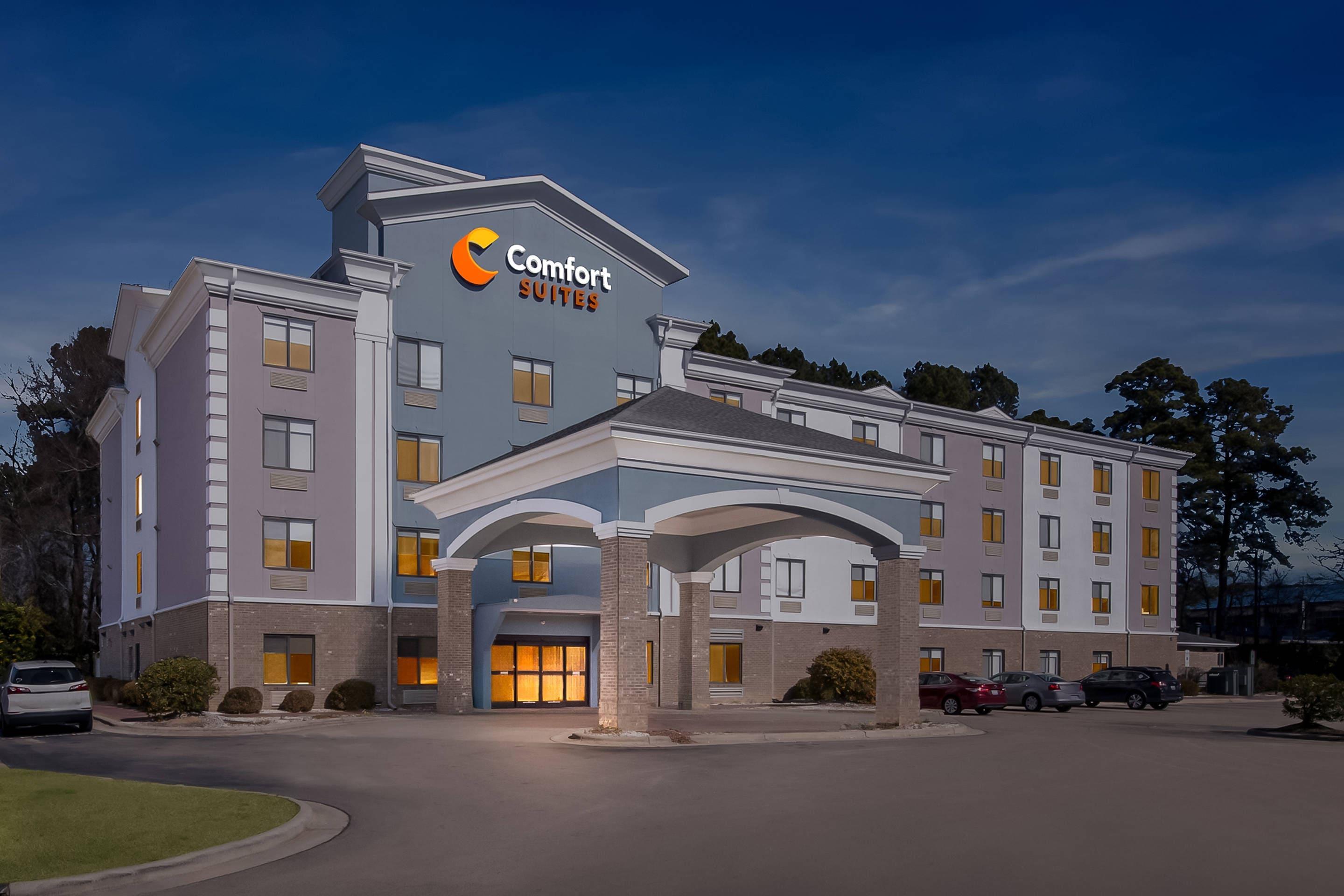 Hotel at Night | Comfort Suites Sanford