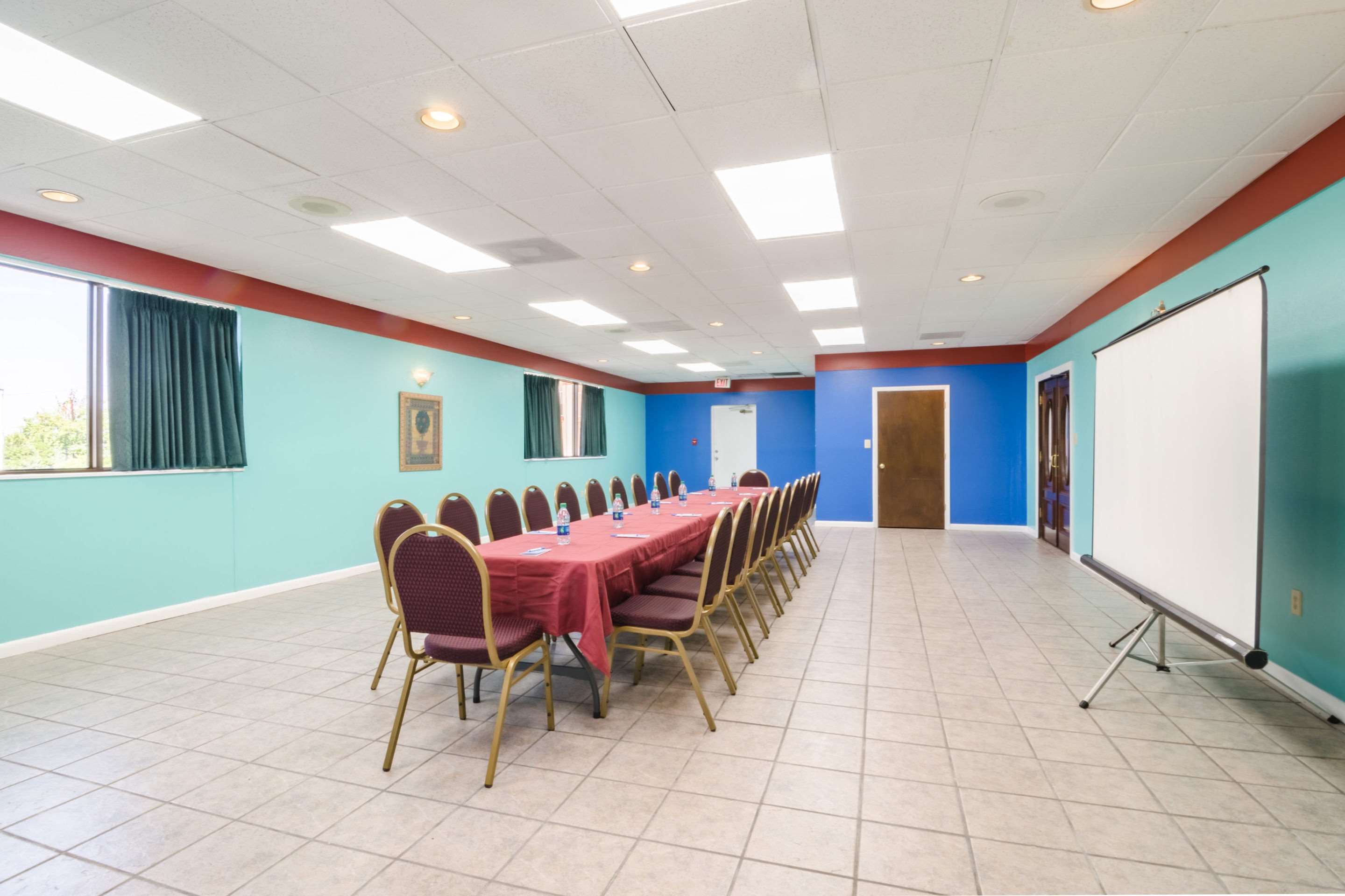 Meeting room | Rodeway Inn & Suites Greensboro Southeast