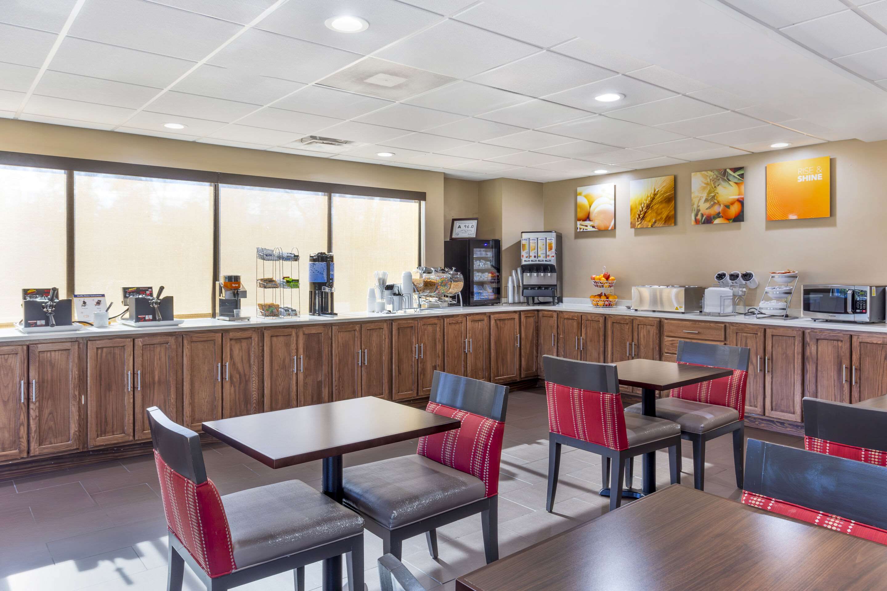 Breakfast area | Comfort Suites Wilson I-95