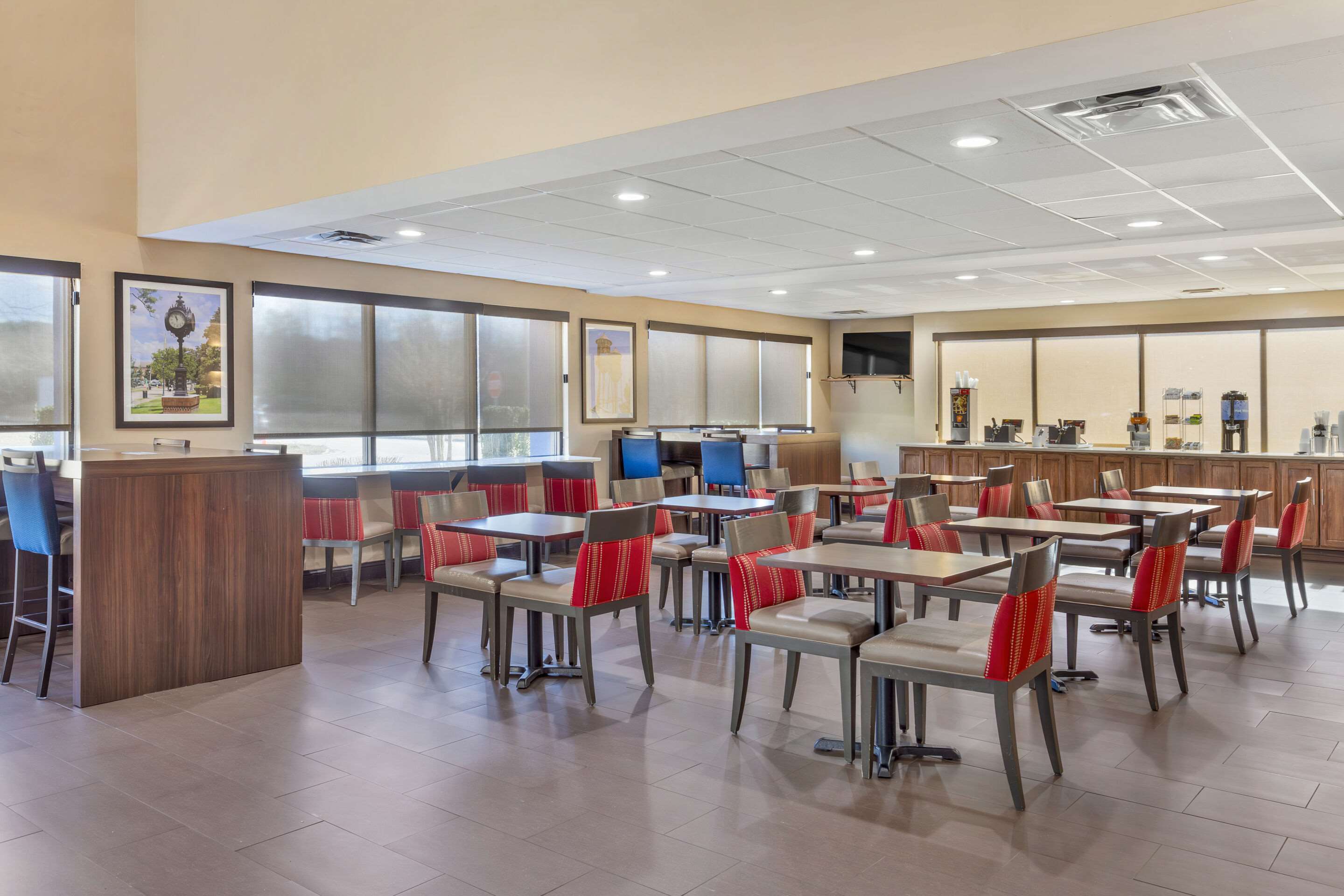 Breakfast area | Comfort Suites Wilson I-95
