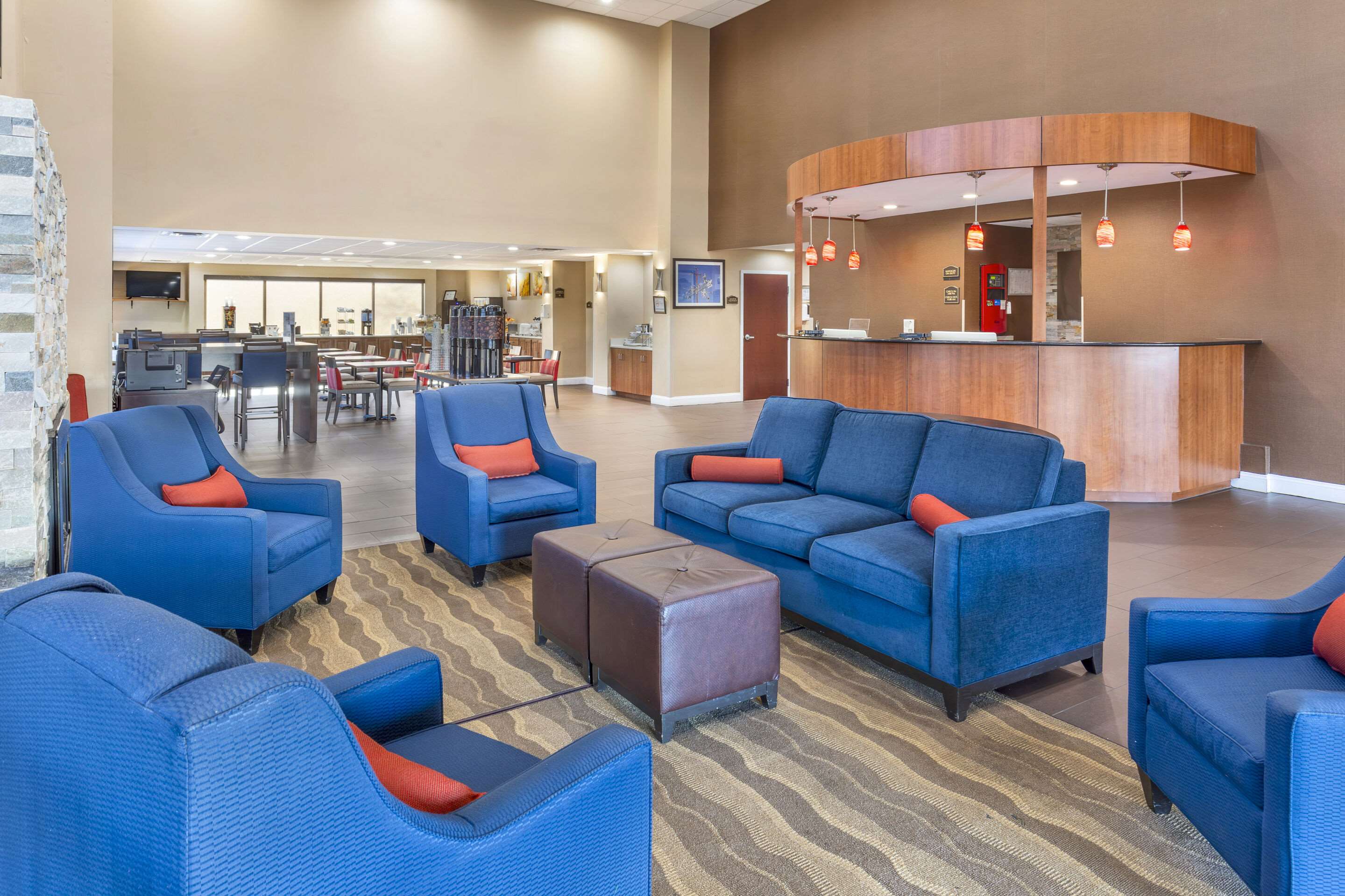 Lobby with sitting area | Comfort Suites Wilson I-95
