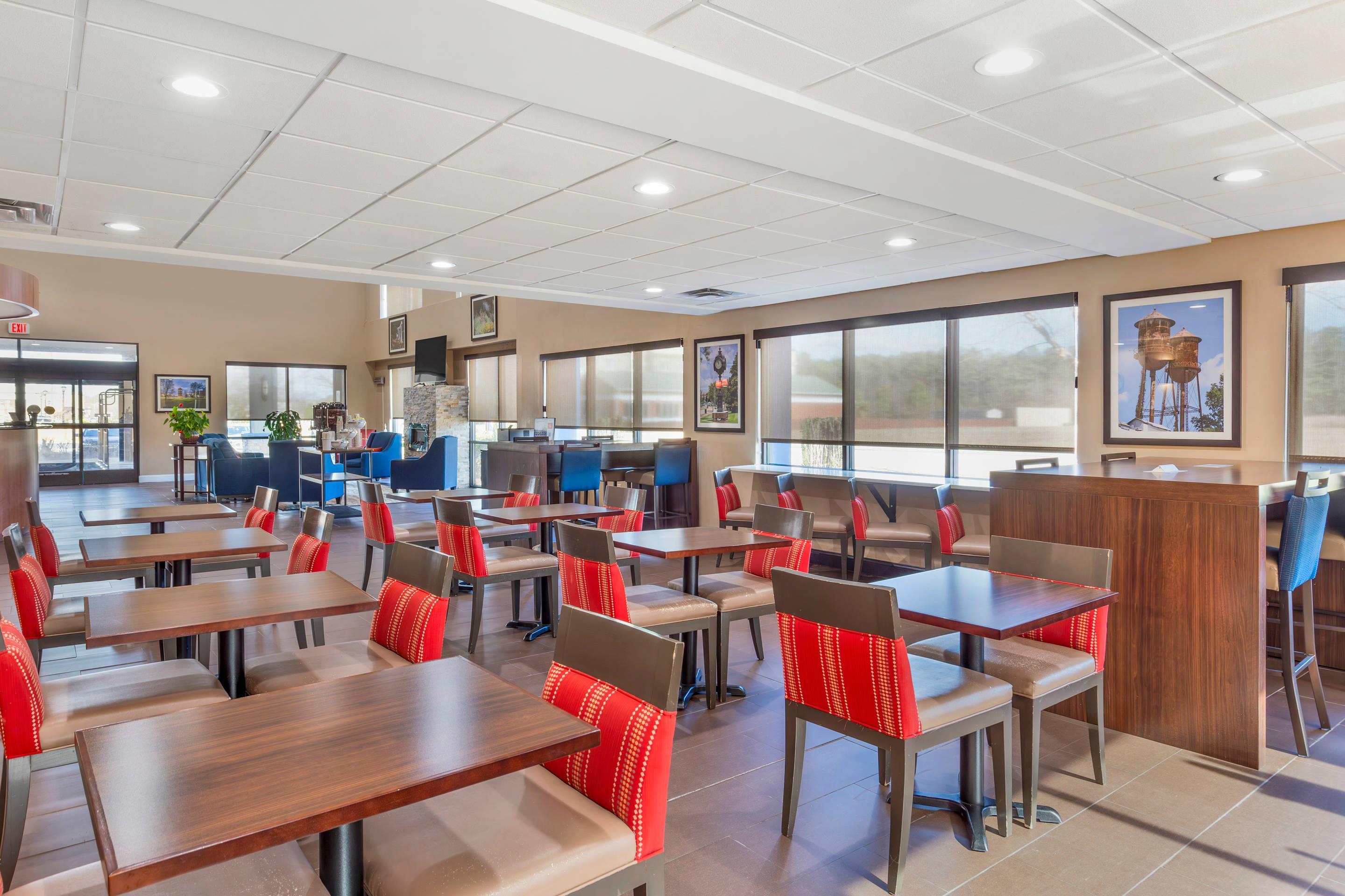 Breakfast area | Comfort Suites Wilson I-95