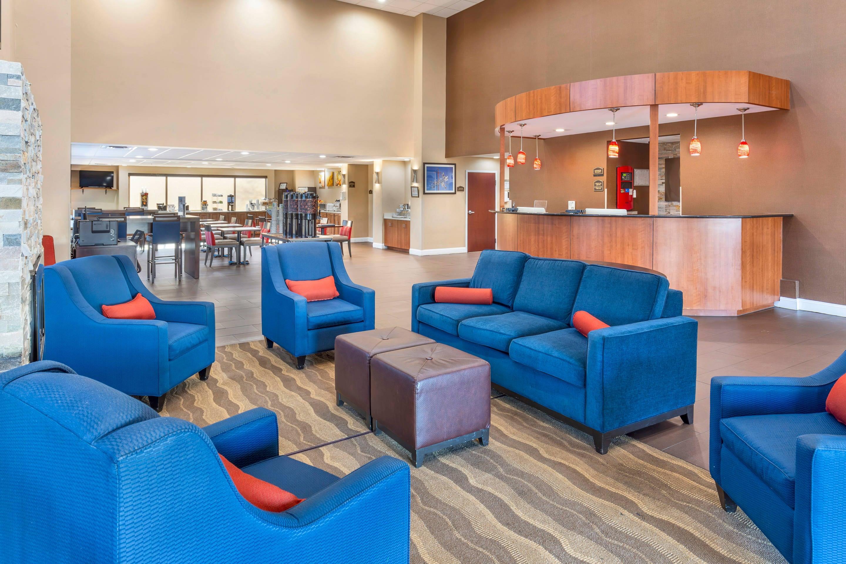 Lobby with sitting area | Comfort Suites Wilson I-95