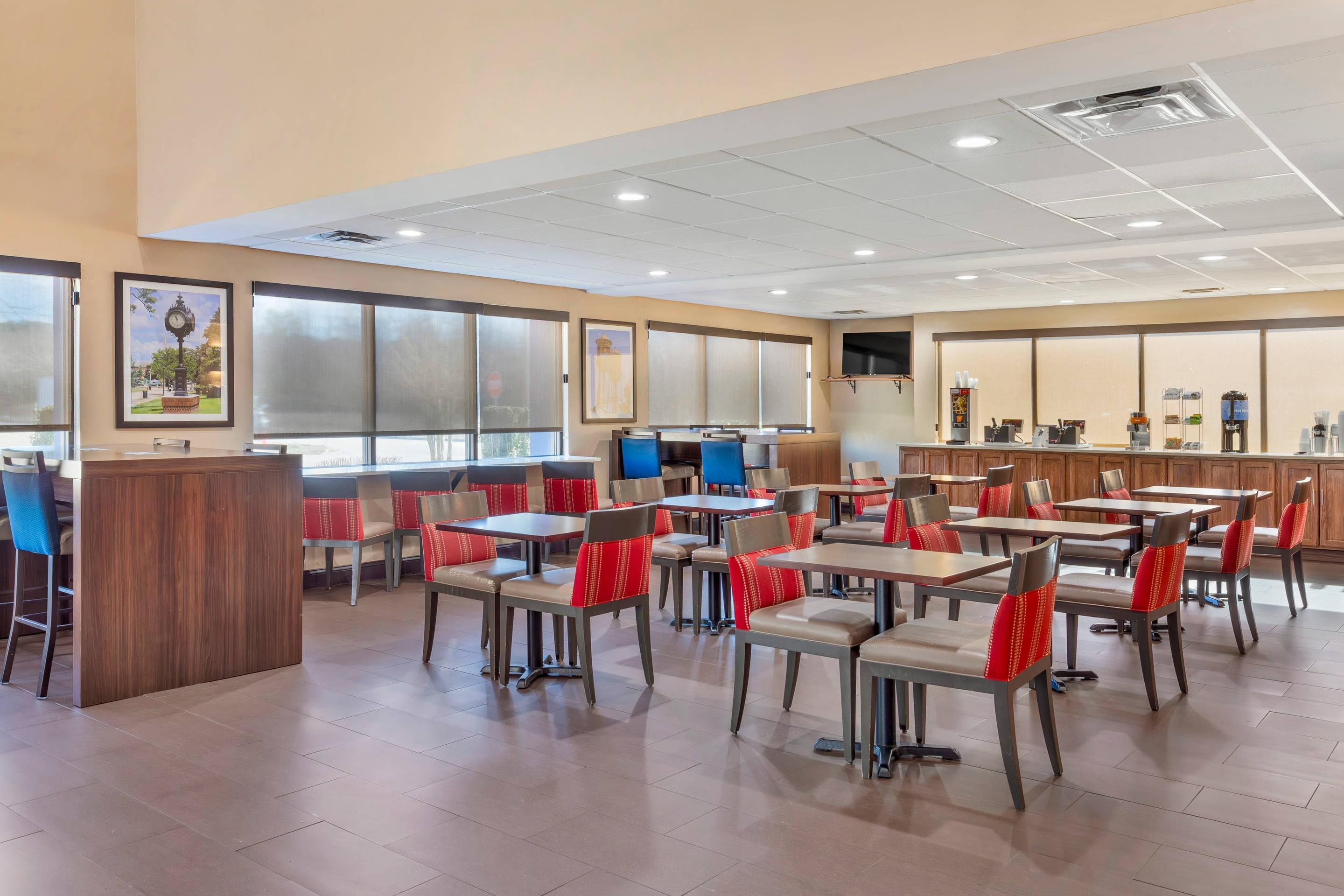 Breakfast area | Comfort Suites Wilson I-95