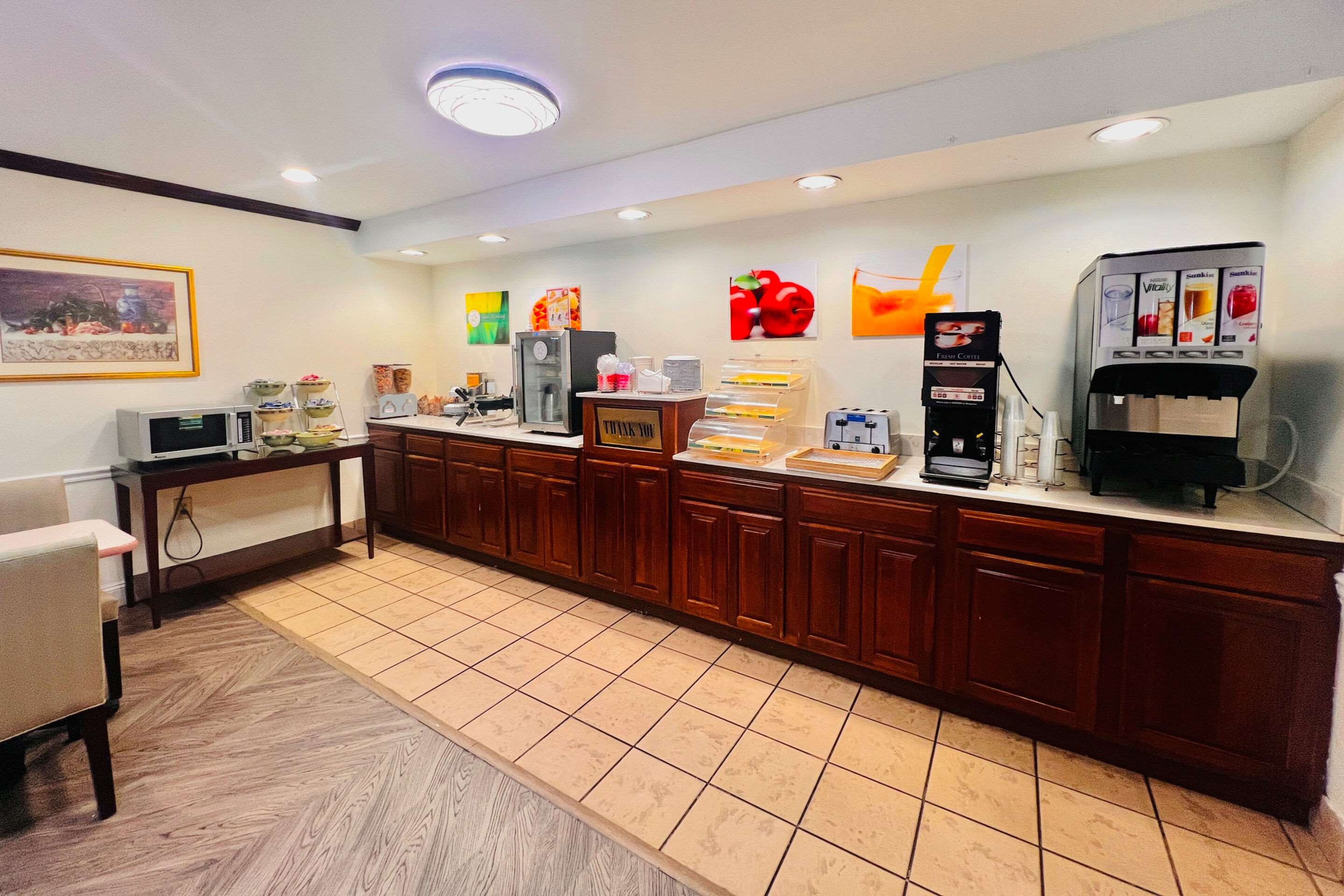 Breakfast area | Quality Inn