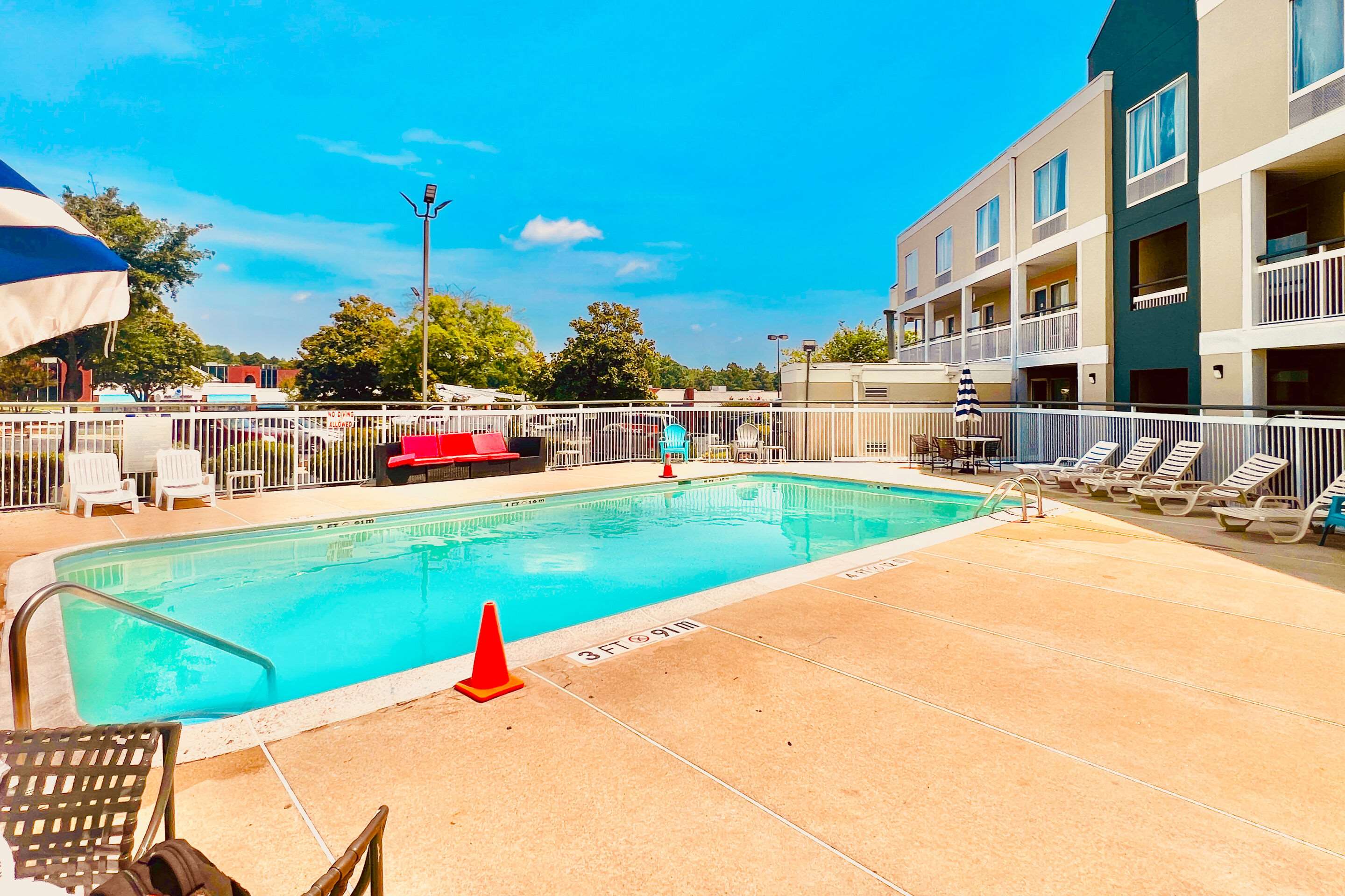 Outdoor pool | Quality Inn