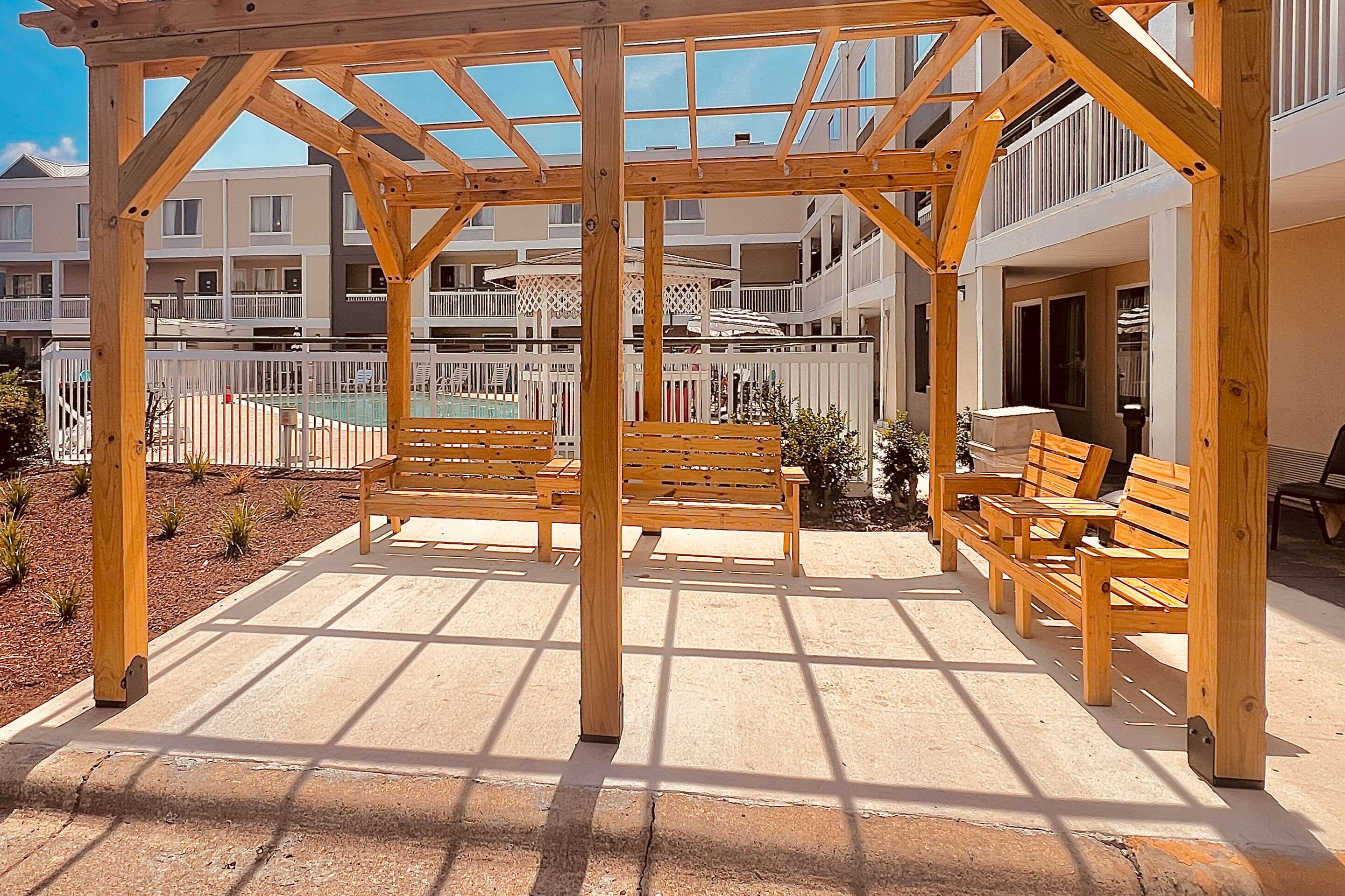 Hotel patio | Quality Inn