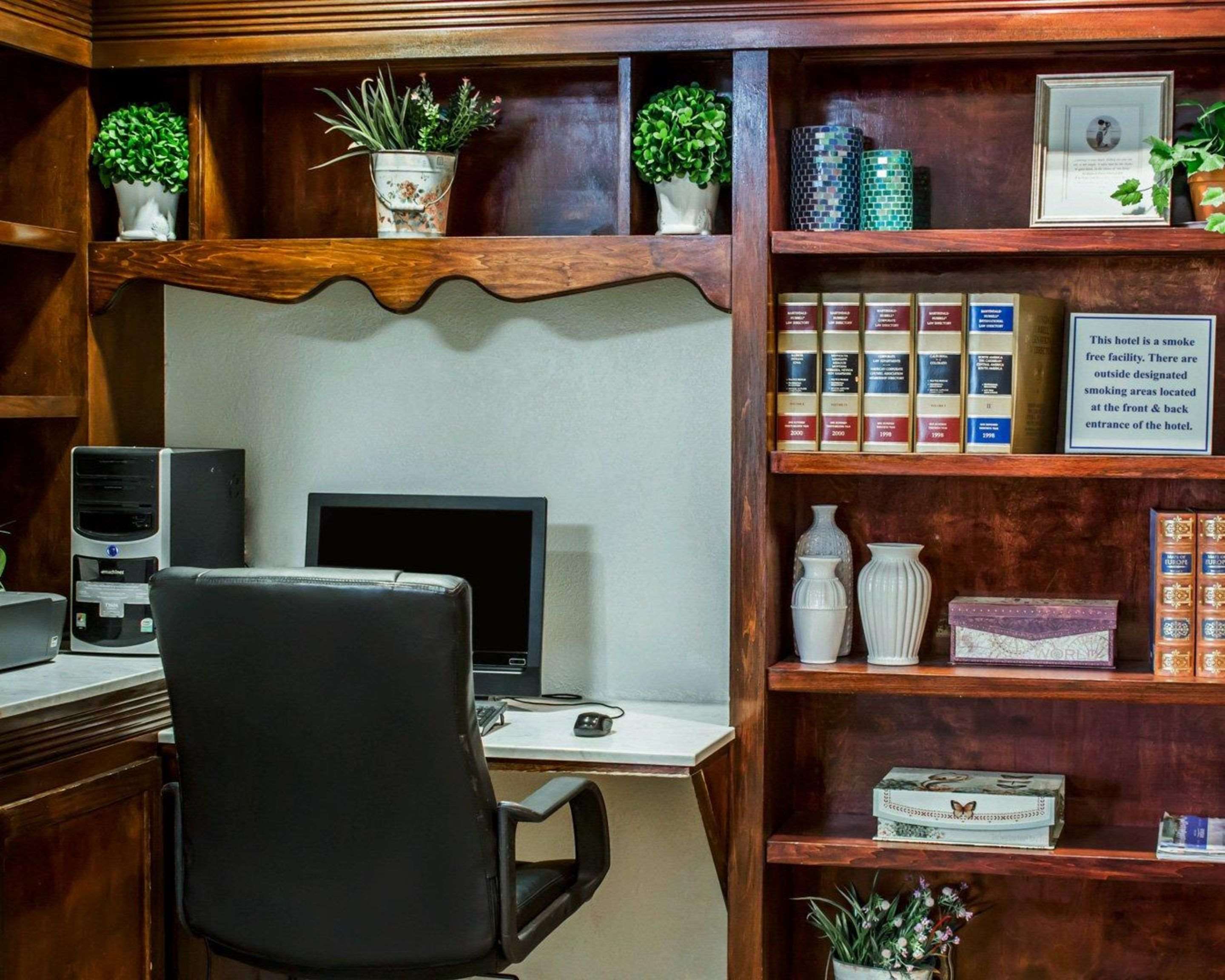 Business center | Quality Inn