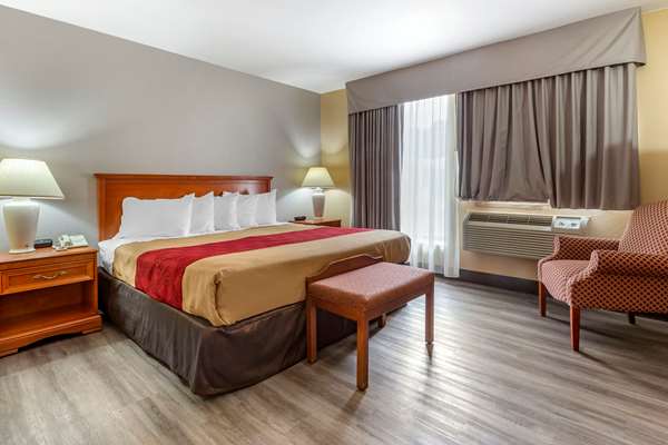 Suite - Econo Lodge Southern Pines