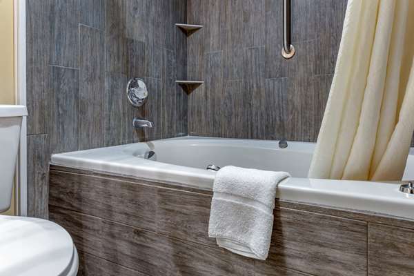 Suite - Econo Lodge Southern Pines