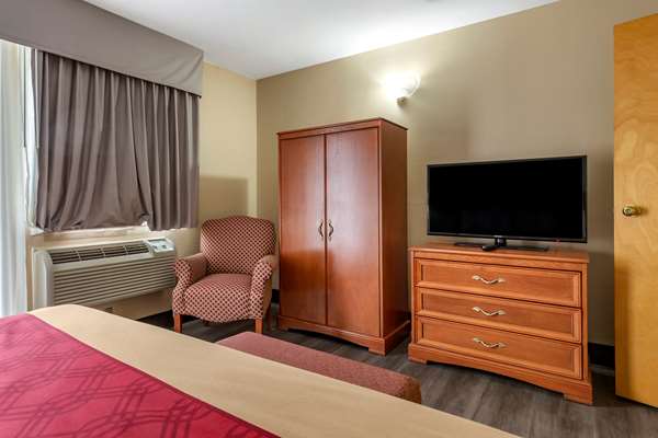 Suite - Econo Lodge Southern Pines