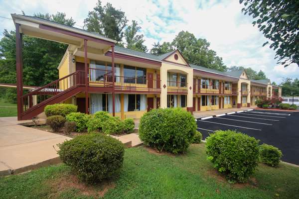 Exterior view - Econo Lodge Pilot Mountain