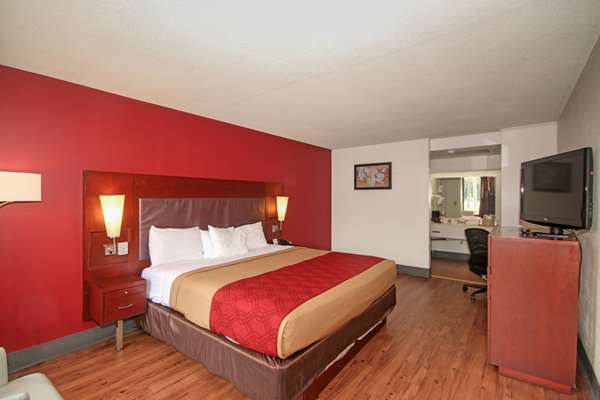  - Econo Lodge Pilot Mountain
