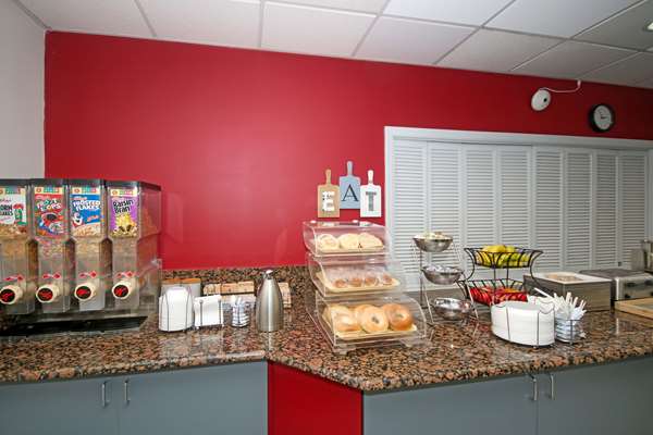 Amenities - Econo Lodge Pilot Mountain