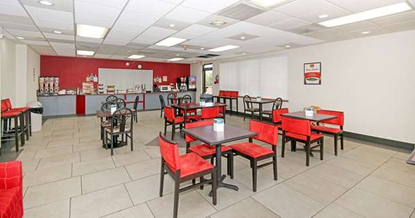 Amenities - Econo Lodge Pilot Mountain