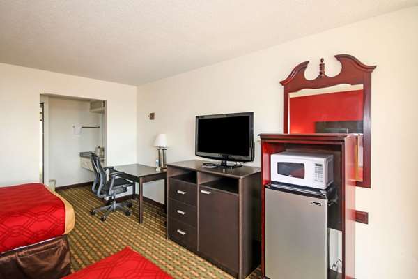  - Econo Lodge Pilot Mountain