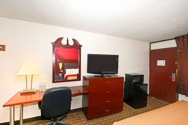  - Econo Lodge Pilot Mountain