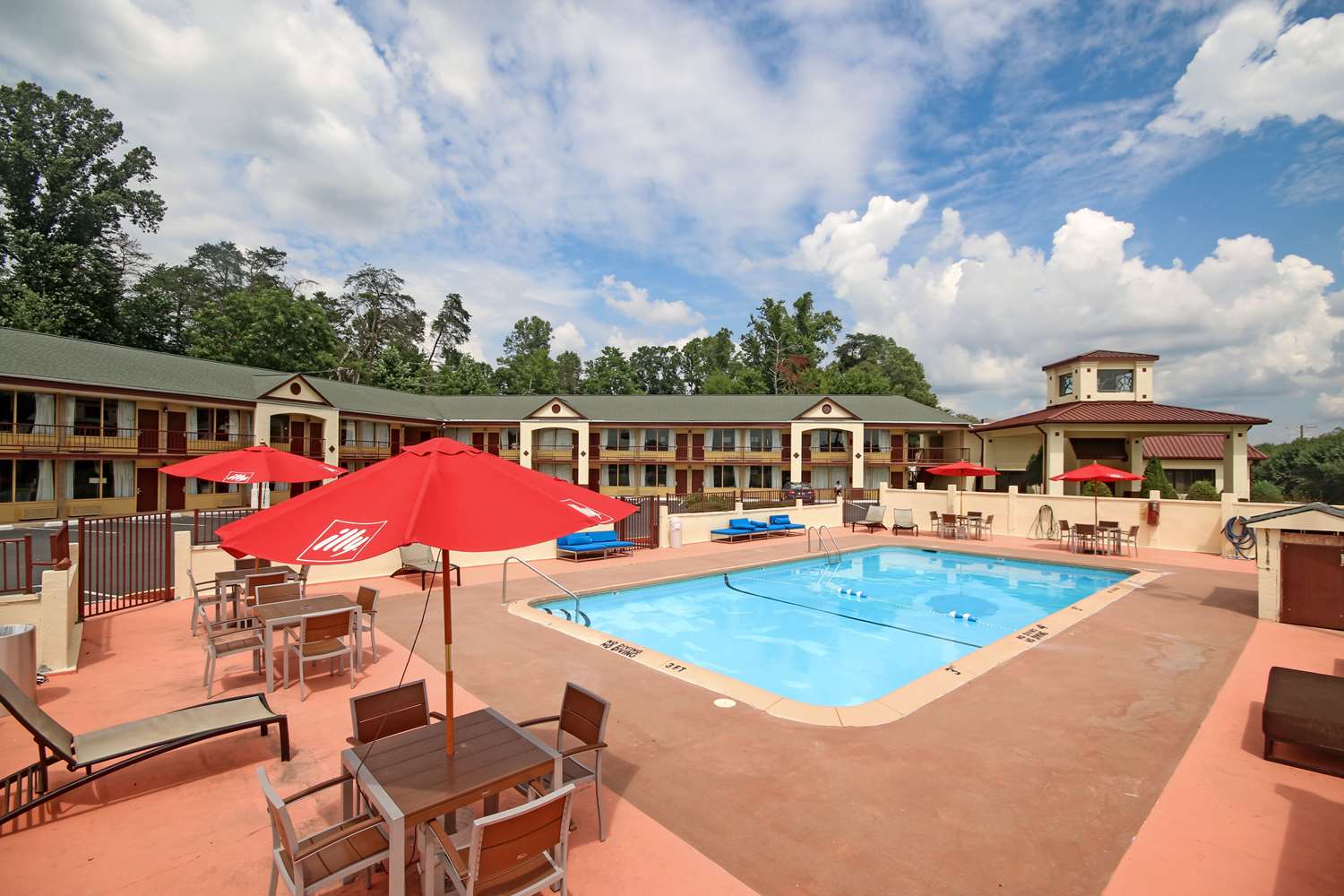Econo Lodge Pilot Mountain, NC See Discounts