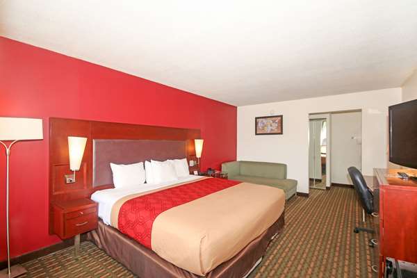  - Econo Lodge Pilot Mountain