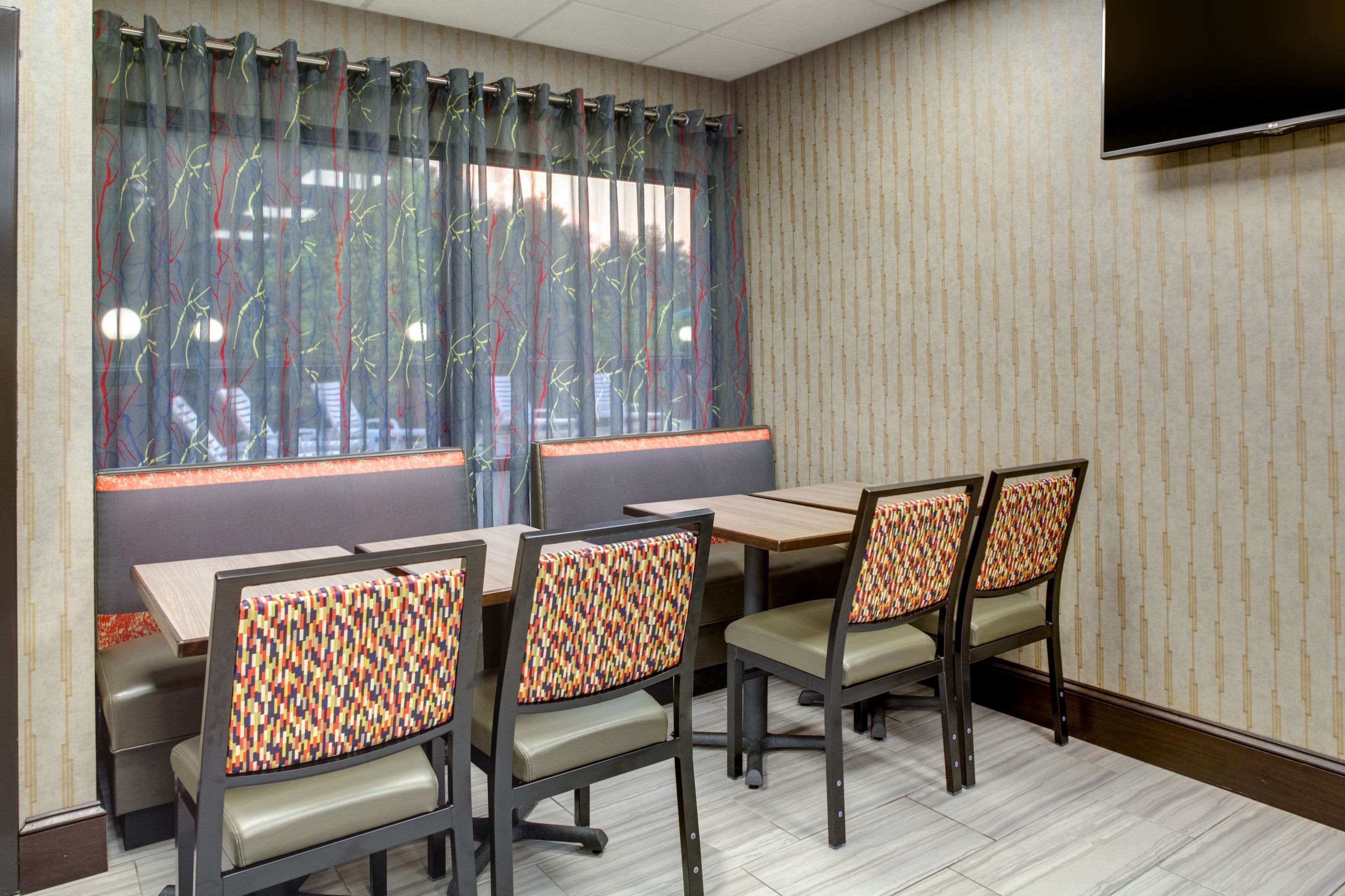 Breakfast area | Clarion Inn Biltmore Village