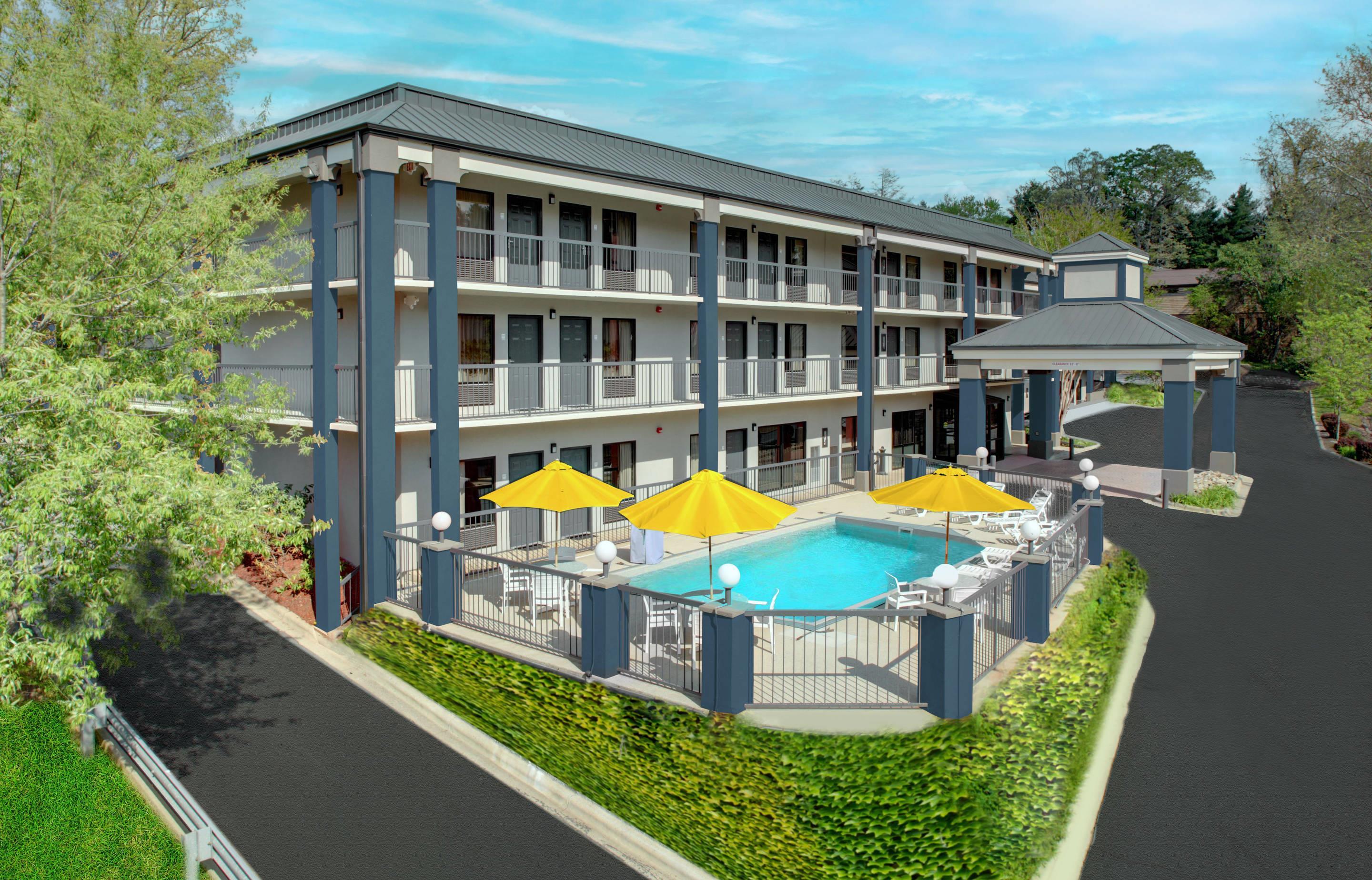 Hotel exterior | Clarion Inn Biltmore Village