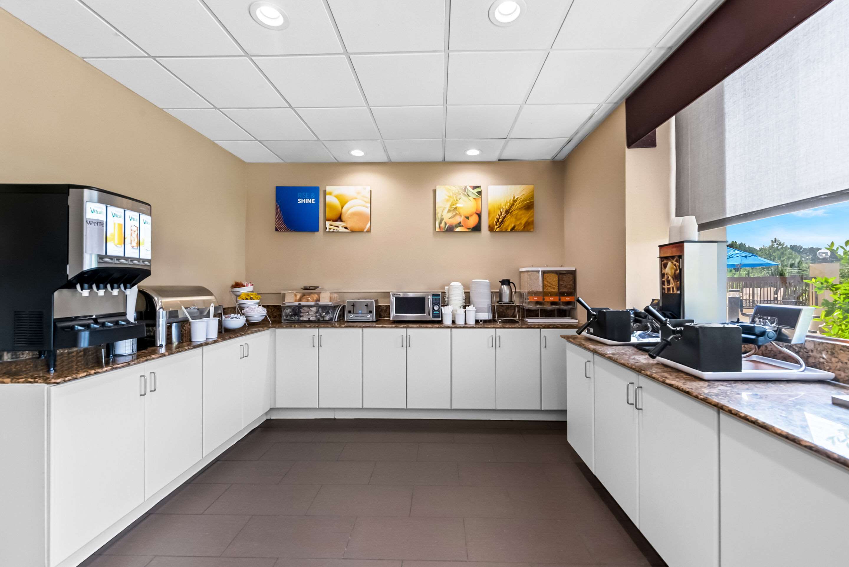 Breakfast area | Comfort Inn & Suites Durham near Duke University